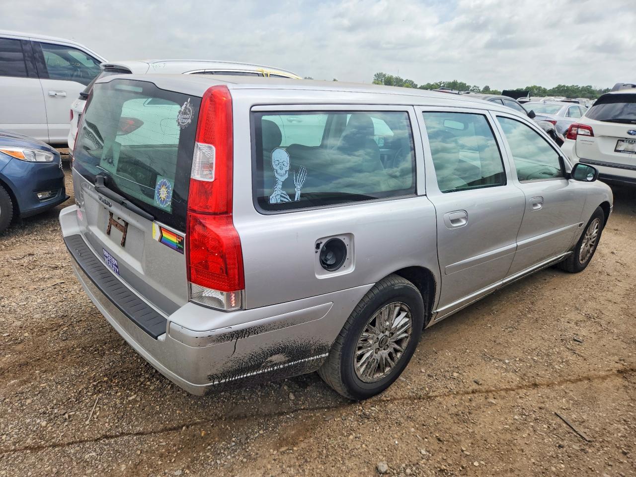 2005 Volvo V70 Серебряный vin: YV1SW612852496083