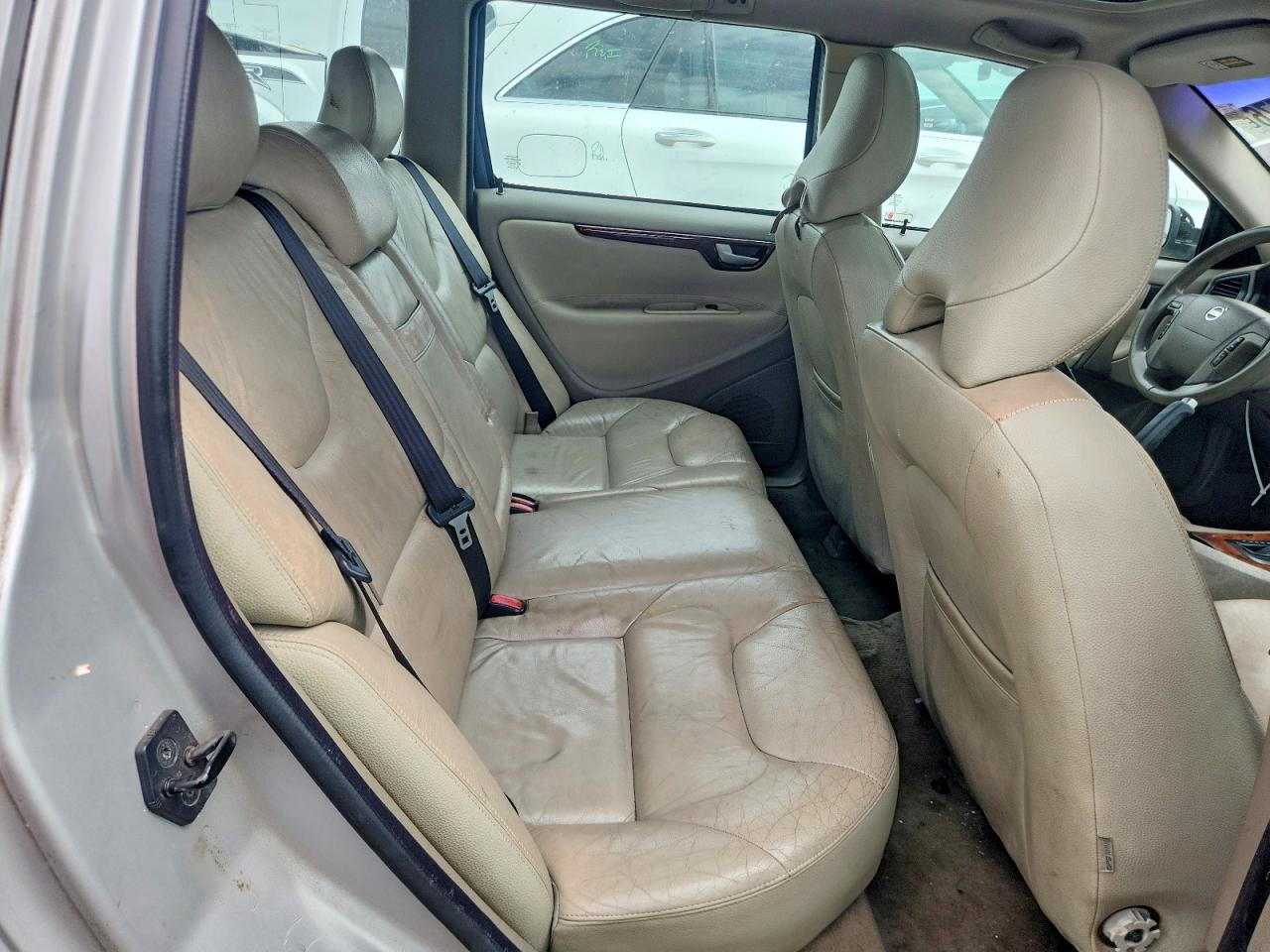 2005 Volvo V70 Серебряный vin: YV1SW612852496083