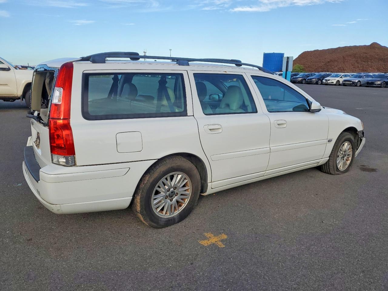2005 Volvo V70 White vin: YV1SW612X52513093