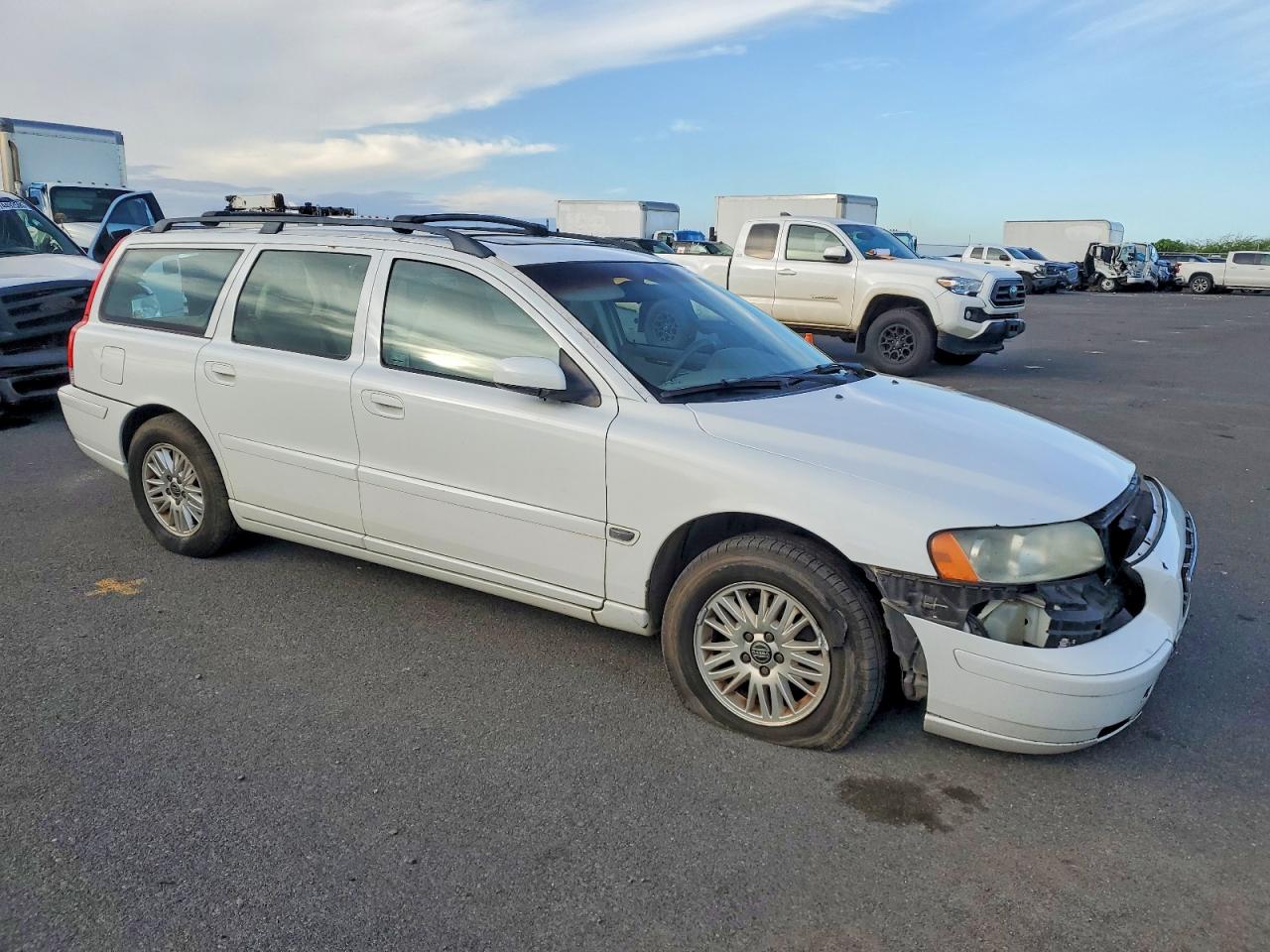 2005 Volvo V70 White vin: YV1SW612X52513093