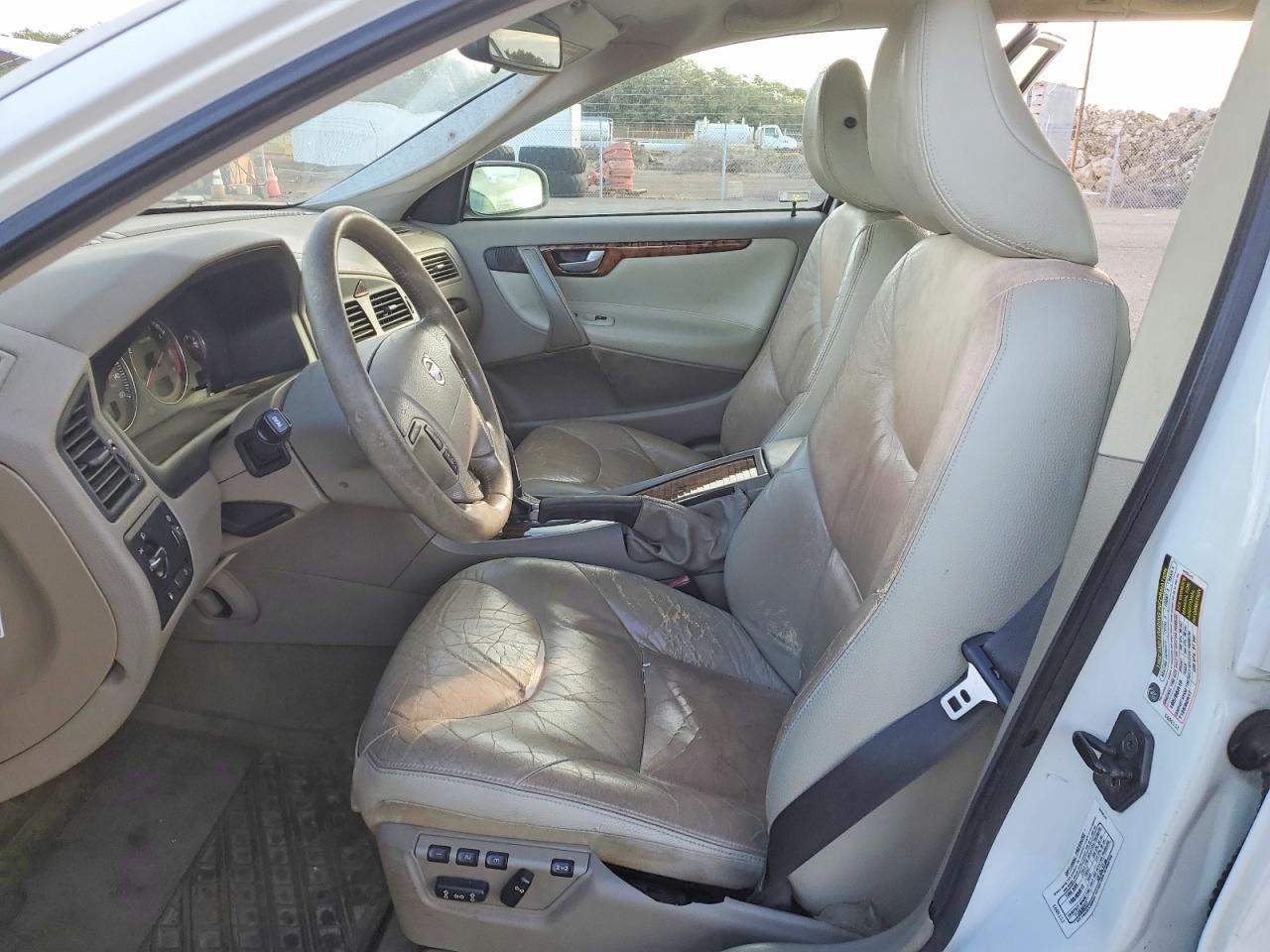 2005 Volvo V70 White vin: YV1SW612X52513093