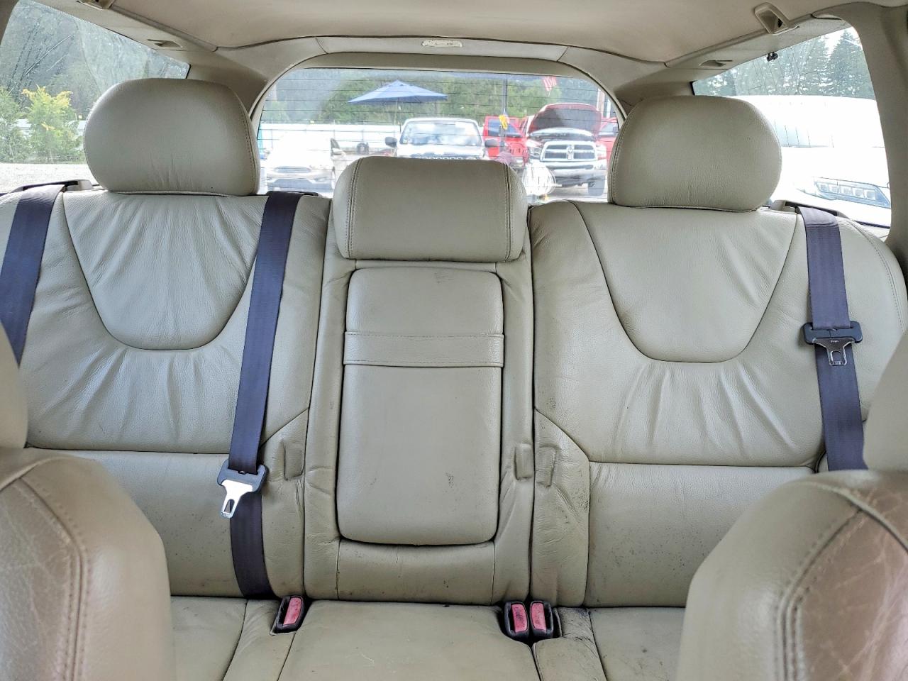 2002 Volvo V70 White vin: YV1SW61R122240800