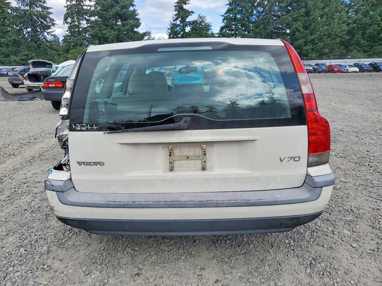 2002 Volvo V70 White vin: YV1SW61R122240800