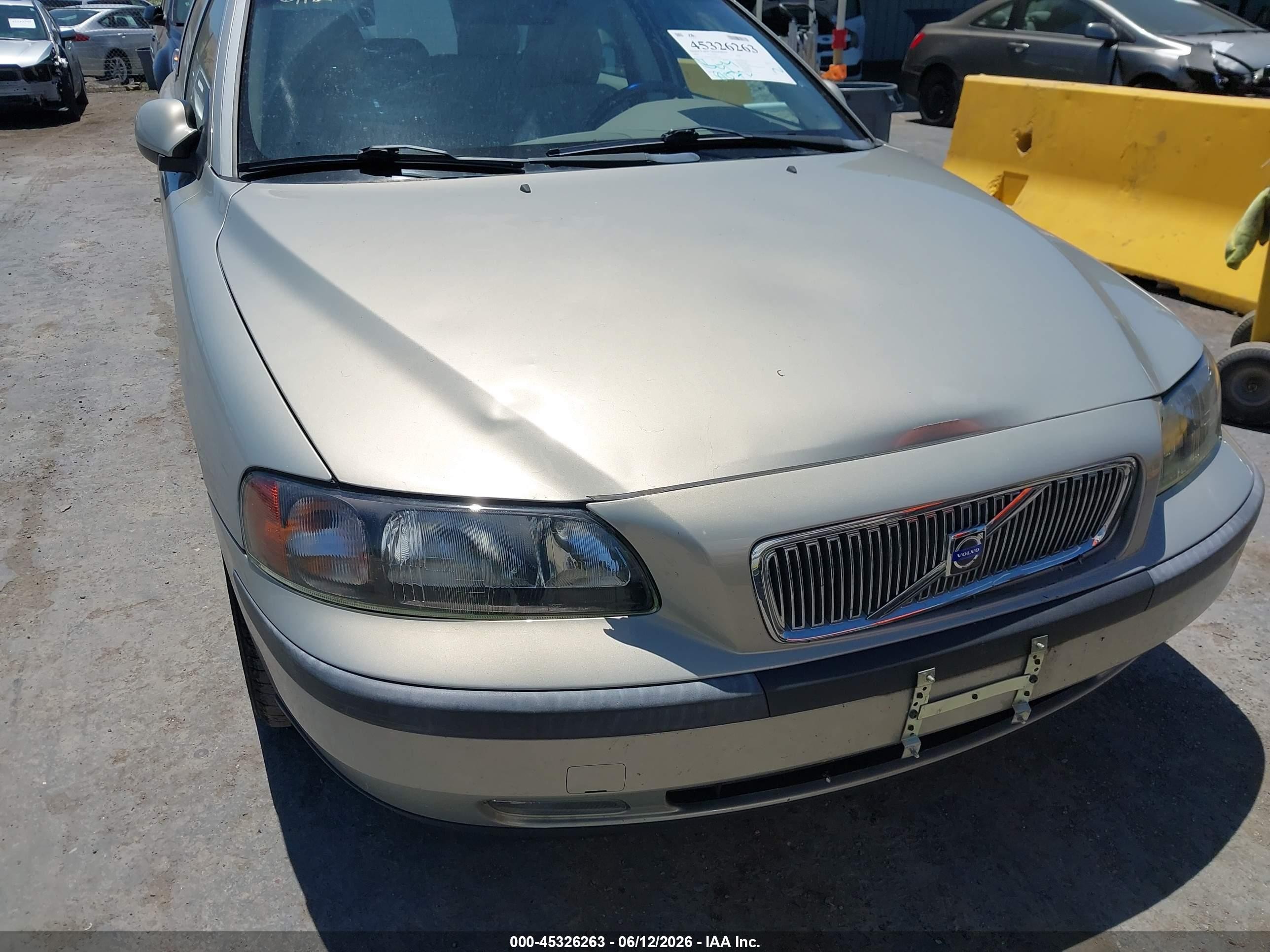 2002 Volvo V70 2.4 Gray vin: YV1SW61R221183738