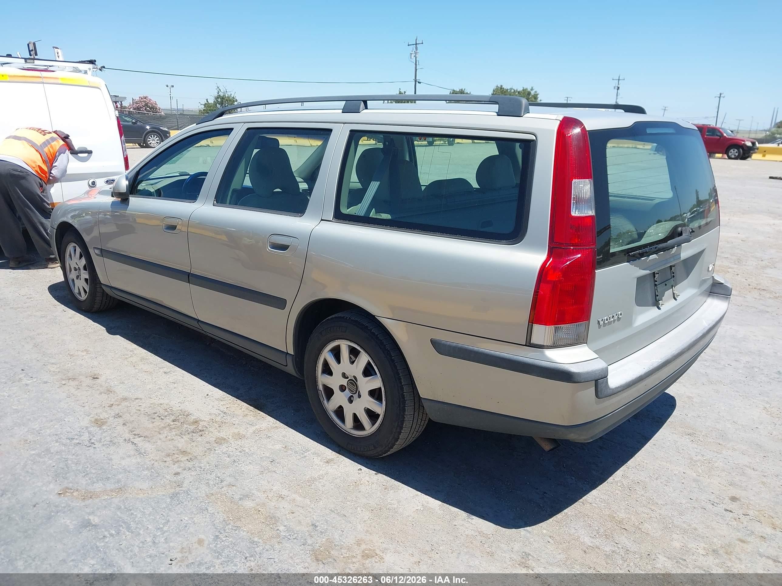 2002 Volvo V70 2.4 Gray vin: YV1SW61R221183738