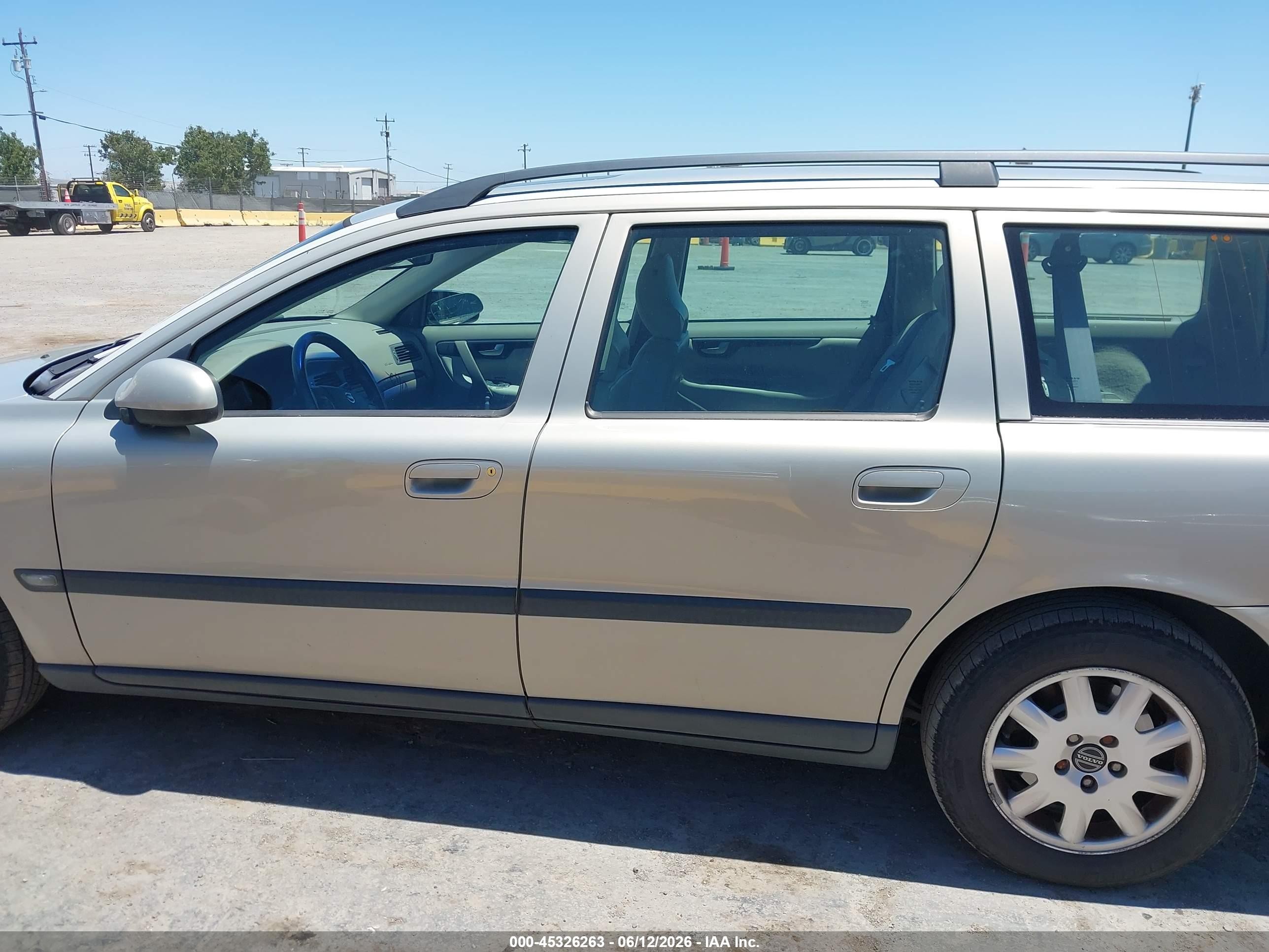 2002 Volvo V70 2.4 Gray vin: YV1SW61R221183738