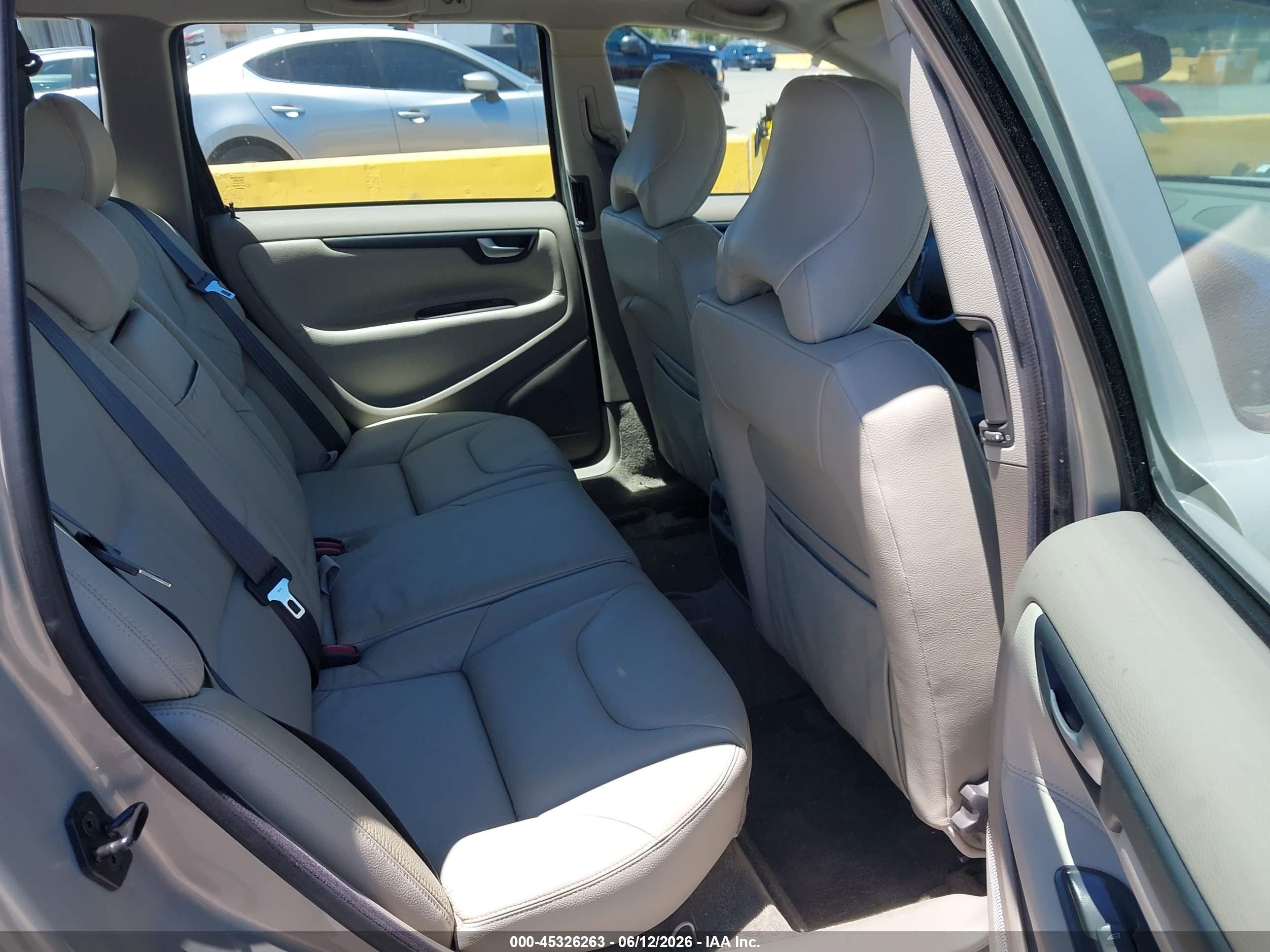 2002 Volvo V70 2.4 Gray vin: YV1SW61R221183738