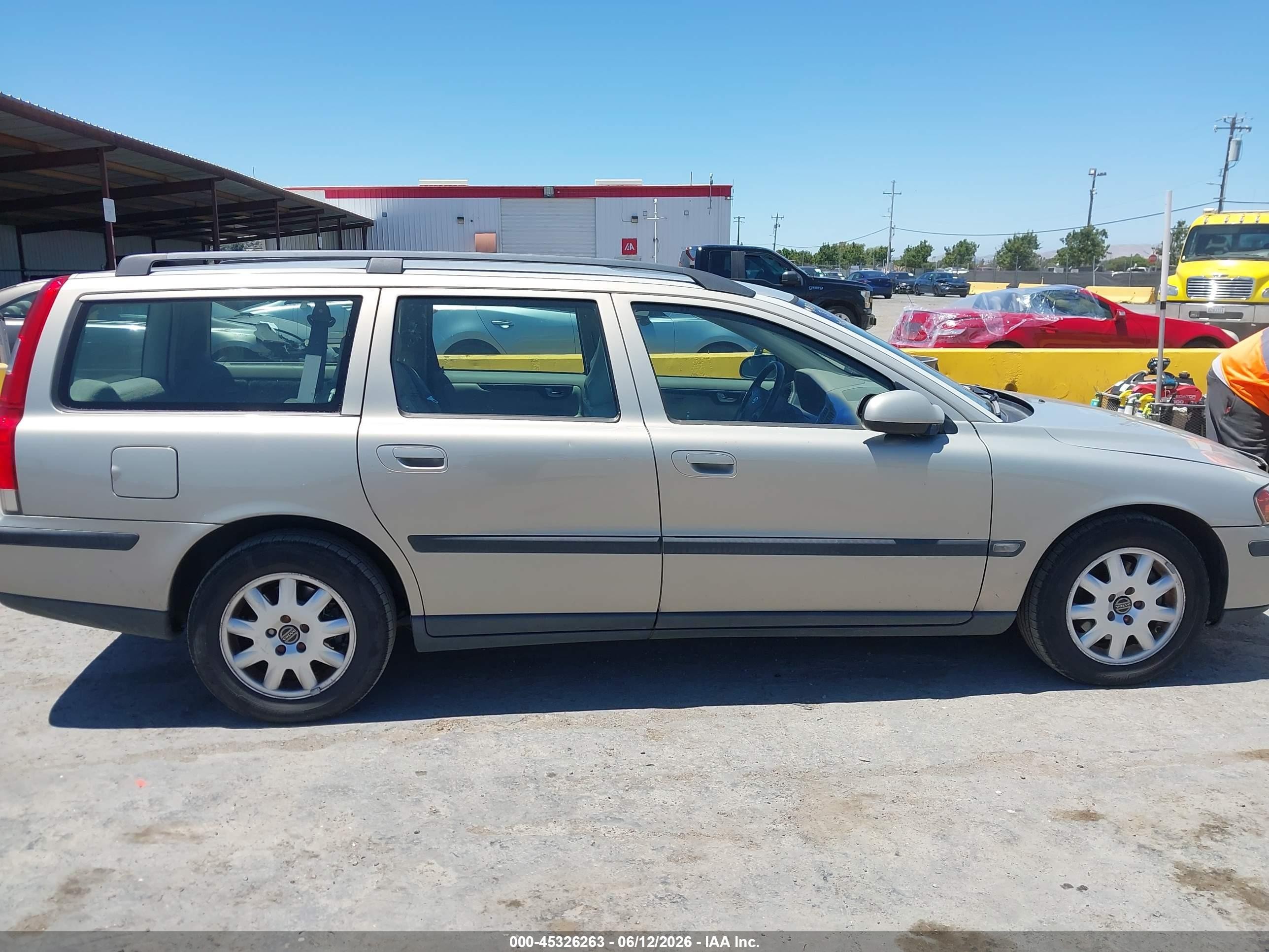 2002 Volvo V70 2.4 Gray vin: YV1SW61R221183738