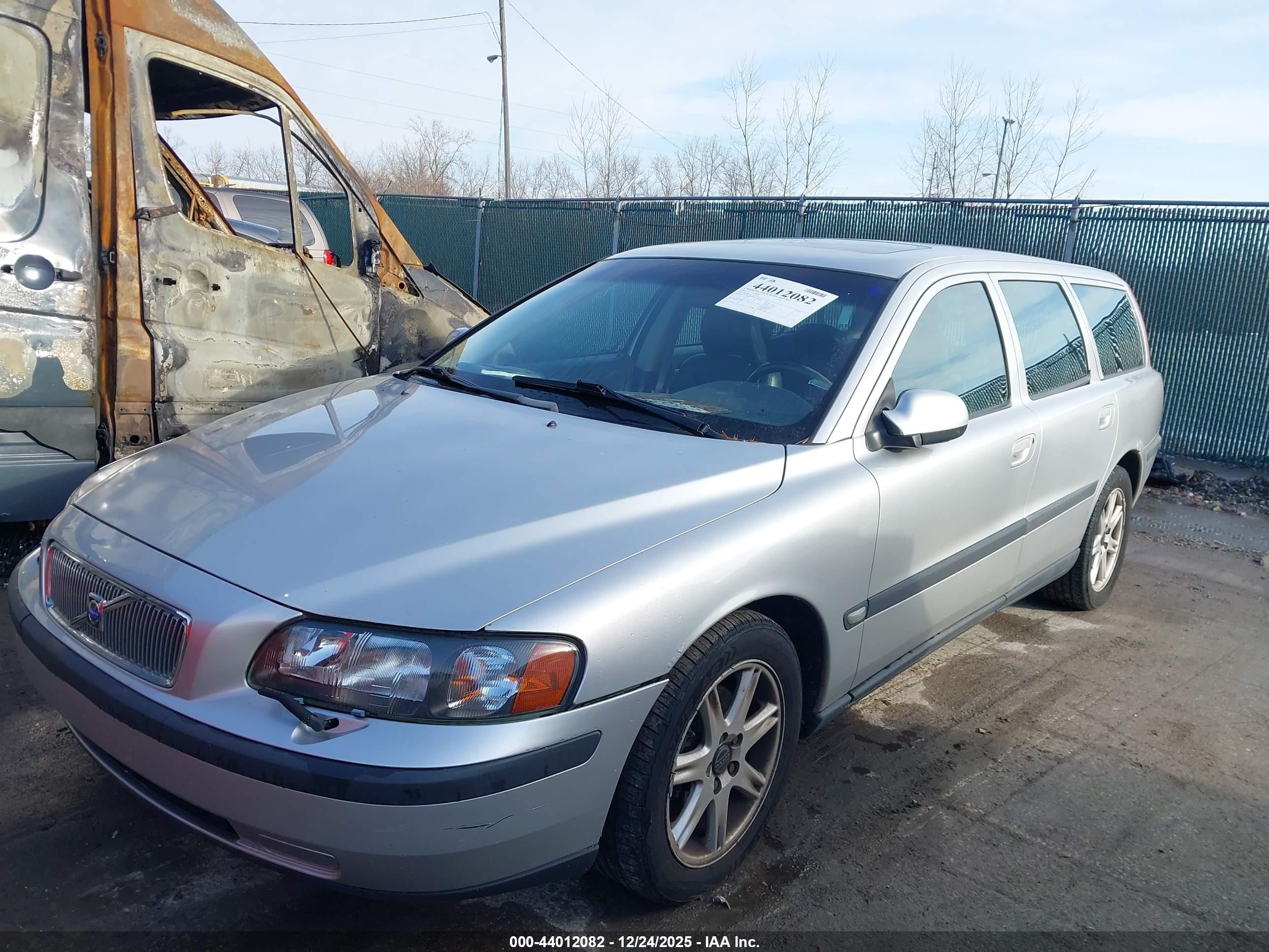 2002 Volvo V70 2.4 Серебряный vin: YV1SW61R221197073