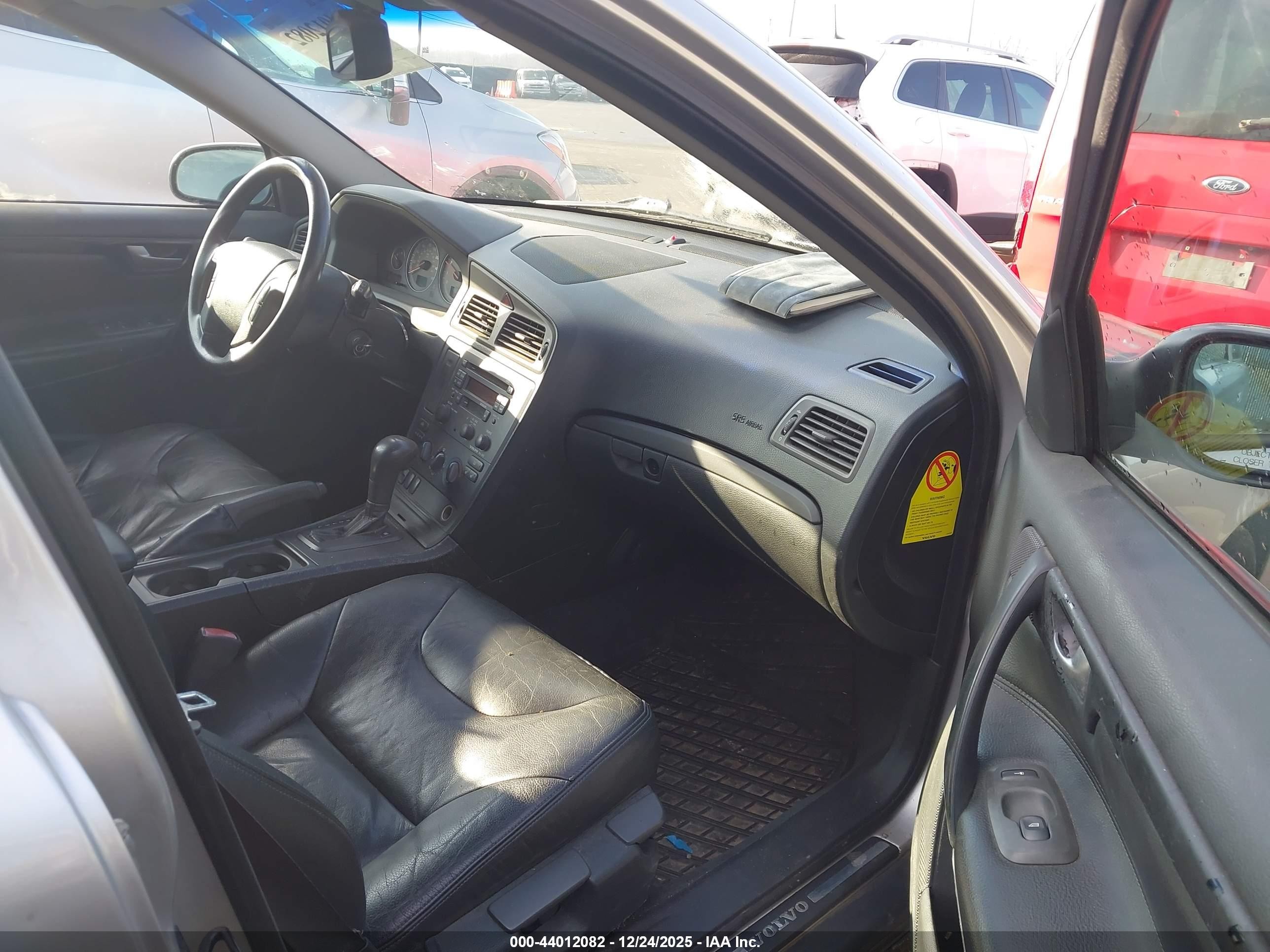 2002 Volvo V70 2.4 Серебряный vin: YV1SW61R221197073