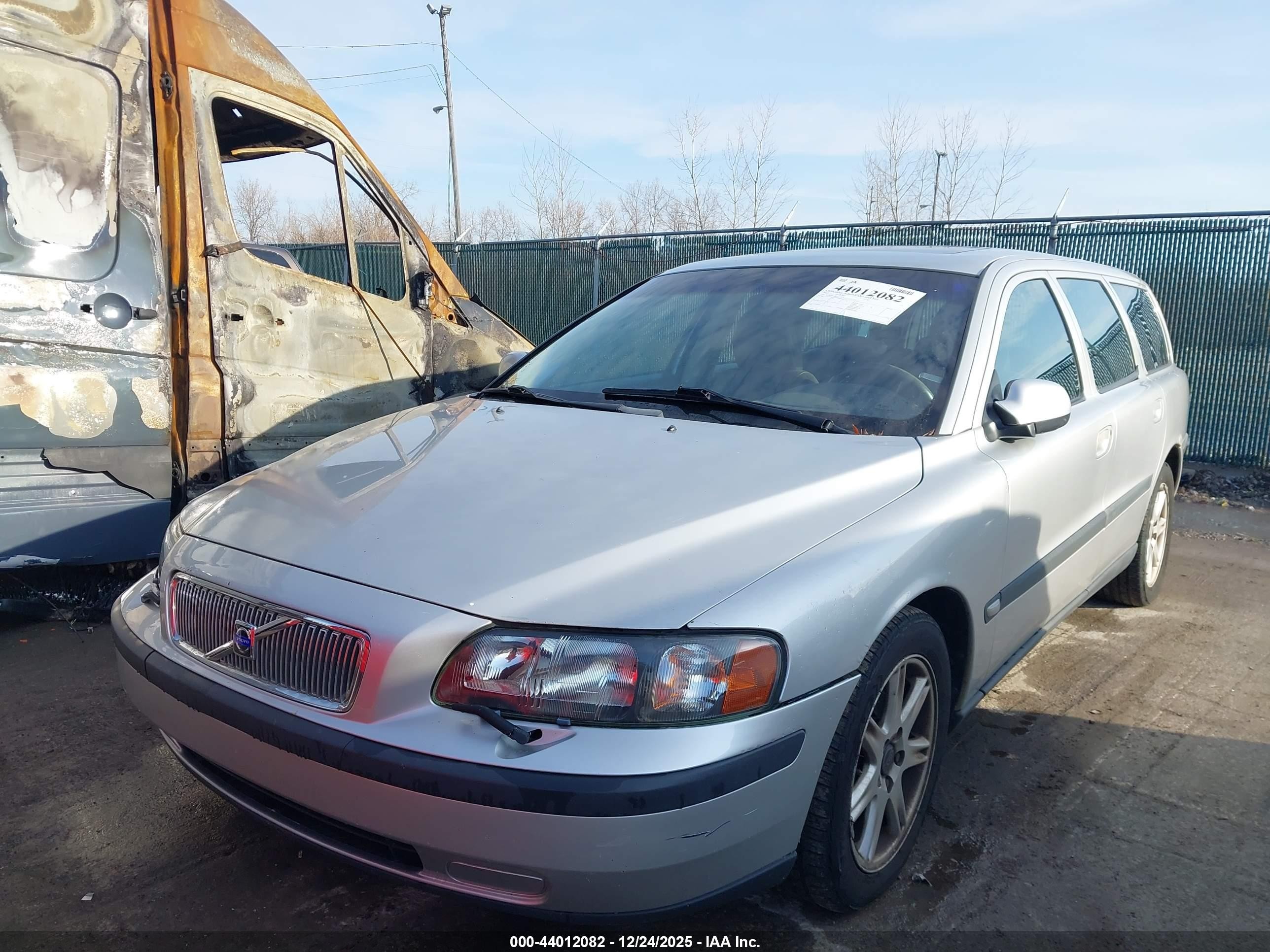 2002 Volvo V70 2.4 Серебряный vin: YV1SW61R221197073