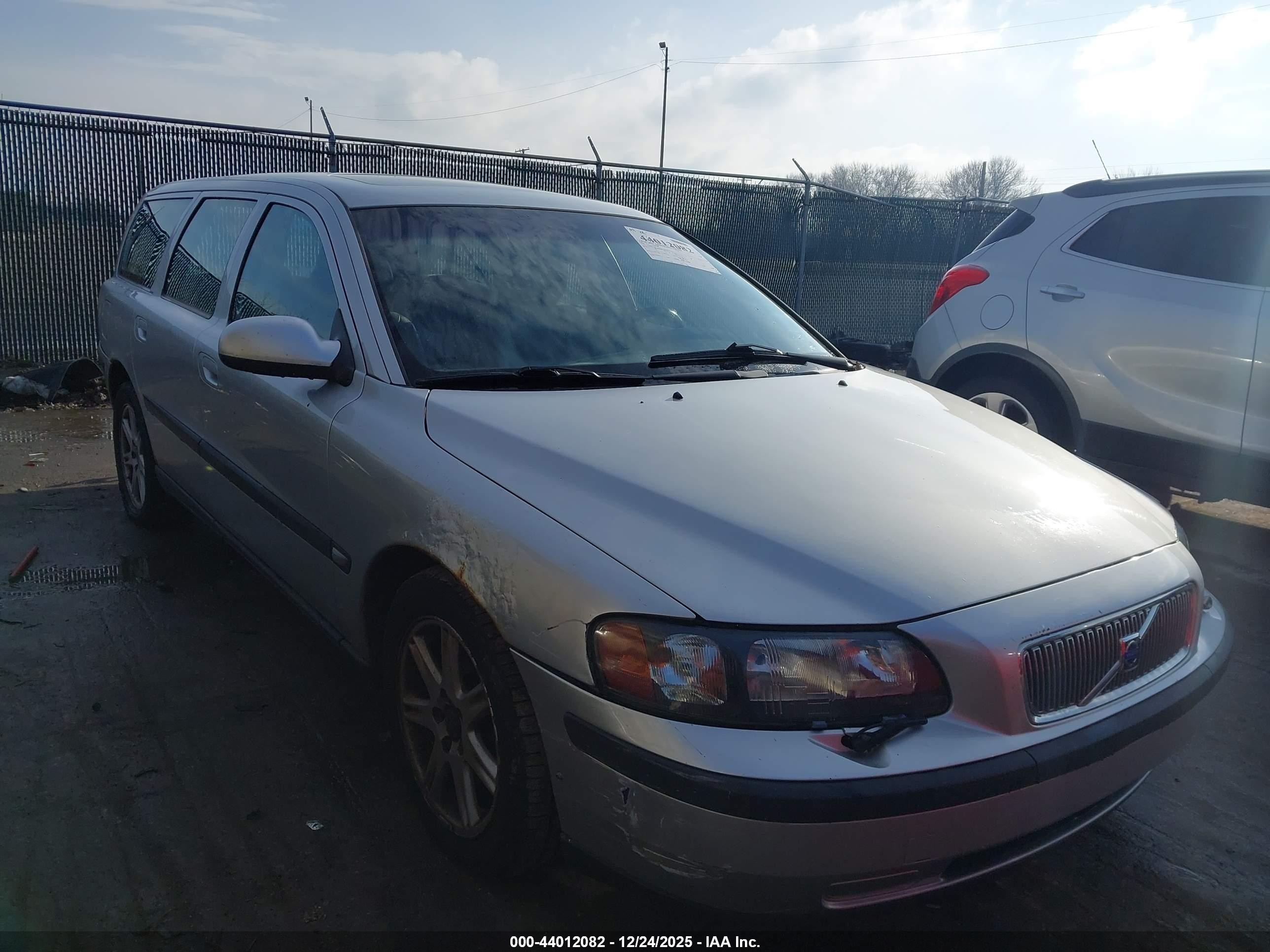 2002 Volvo V70 2.4 Серебряный vin: YV1SW61R221197073