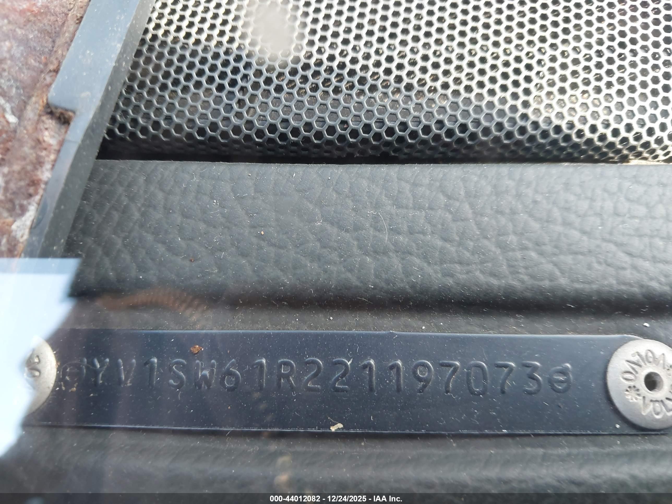 2002 Volvo V70 2.4 Серебряный vin: YV1SW61R221197073