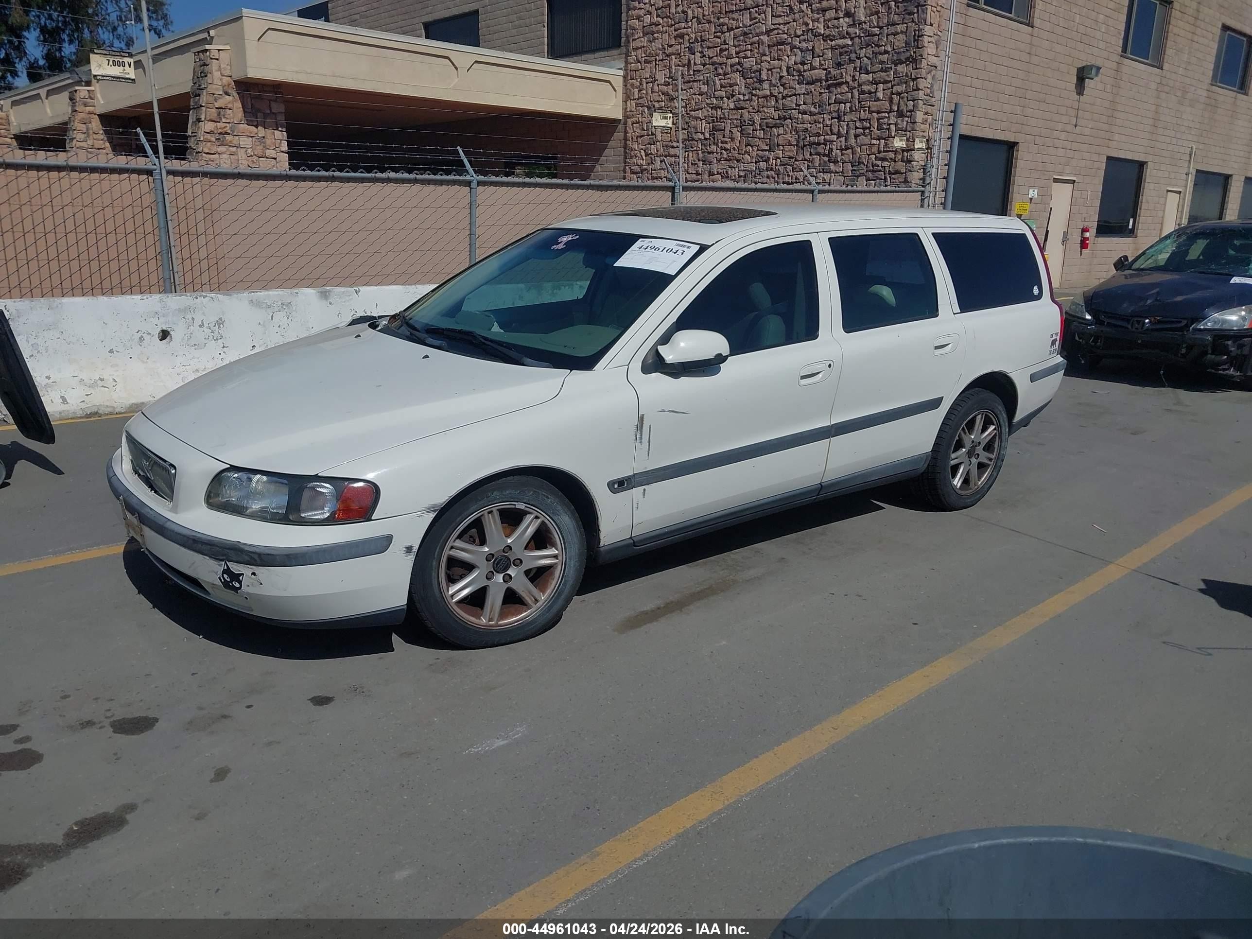 2002 Volvo V70 2.4 Белый vin: YV1SW61R521191350