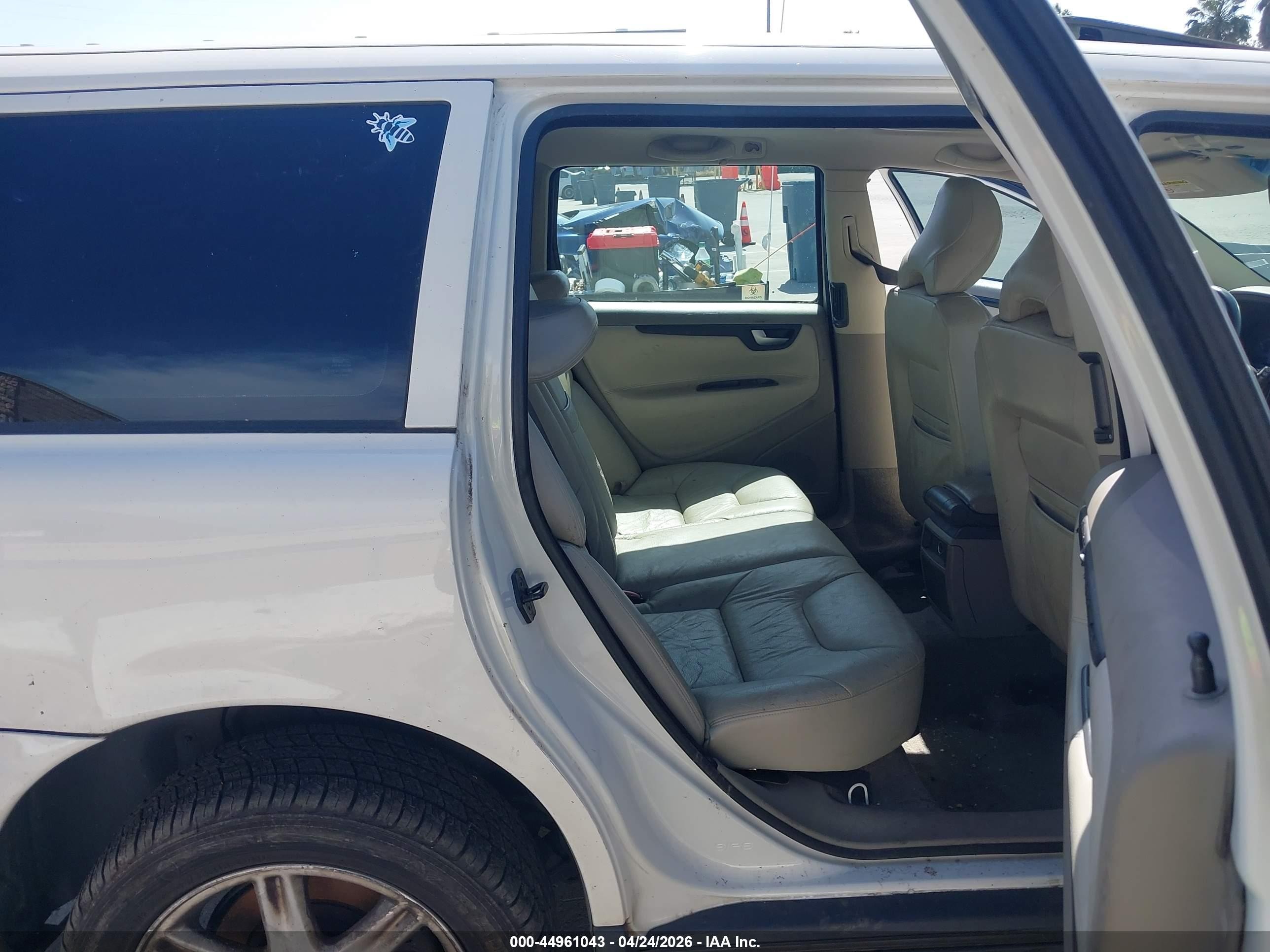 2002 Volvo V70 2.4 Белый vin: YV1SW61R521191350