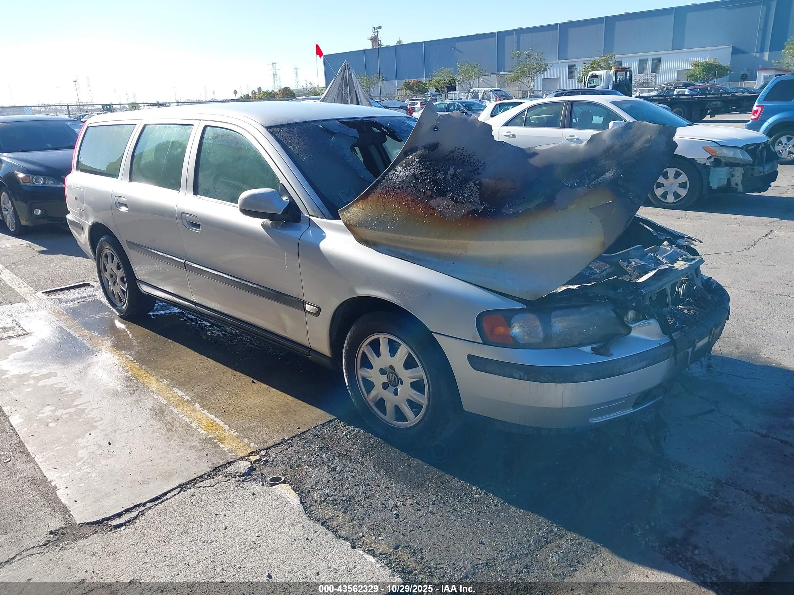 YV1SW61R812112830