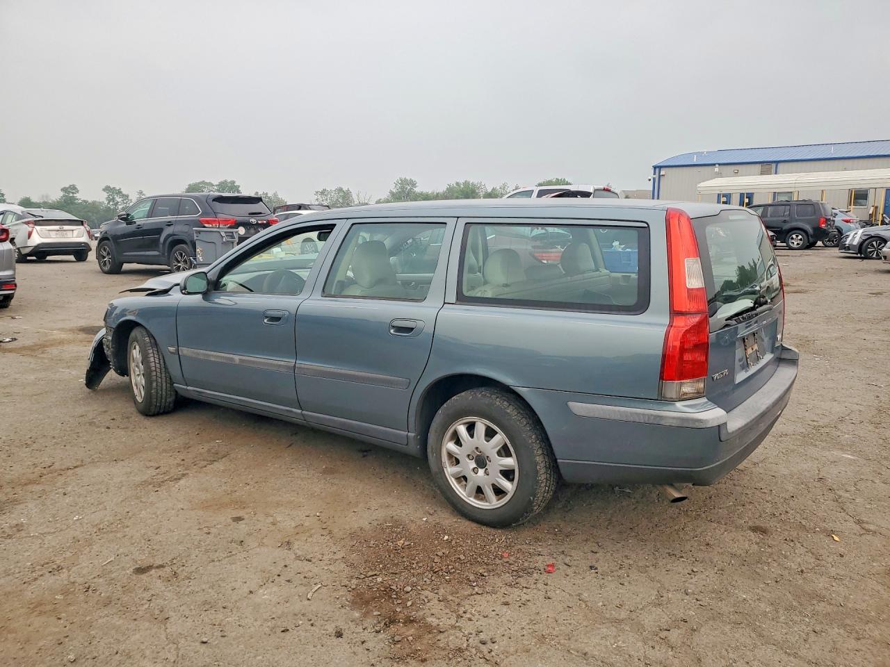 2002 Volvo V70 Green vin: YV1SW61R921261464