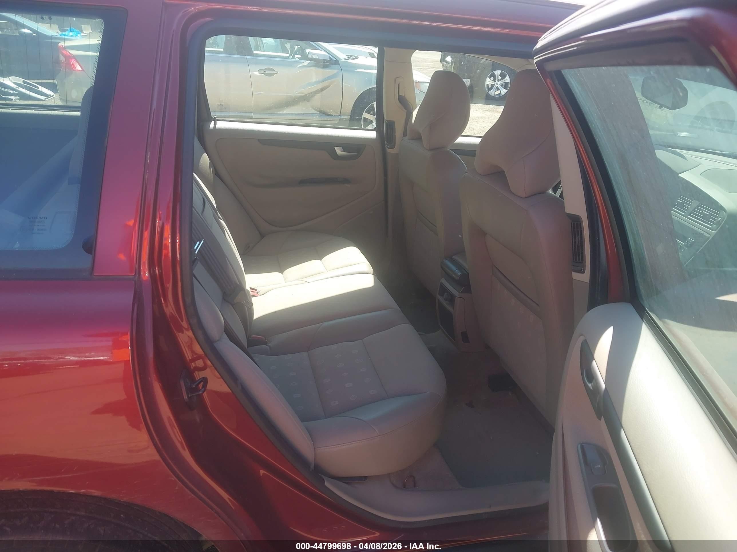 2001 Volvo V70 2.4 Red vin: YV1SW61RX11129103