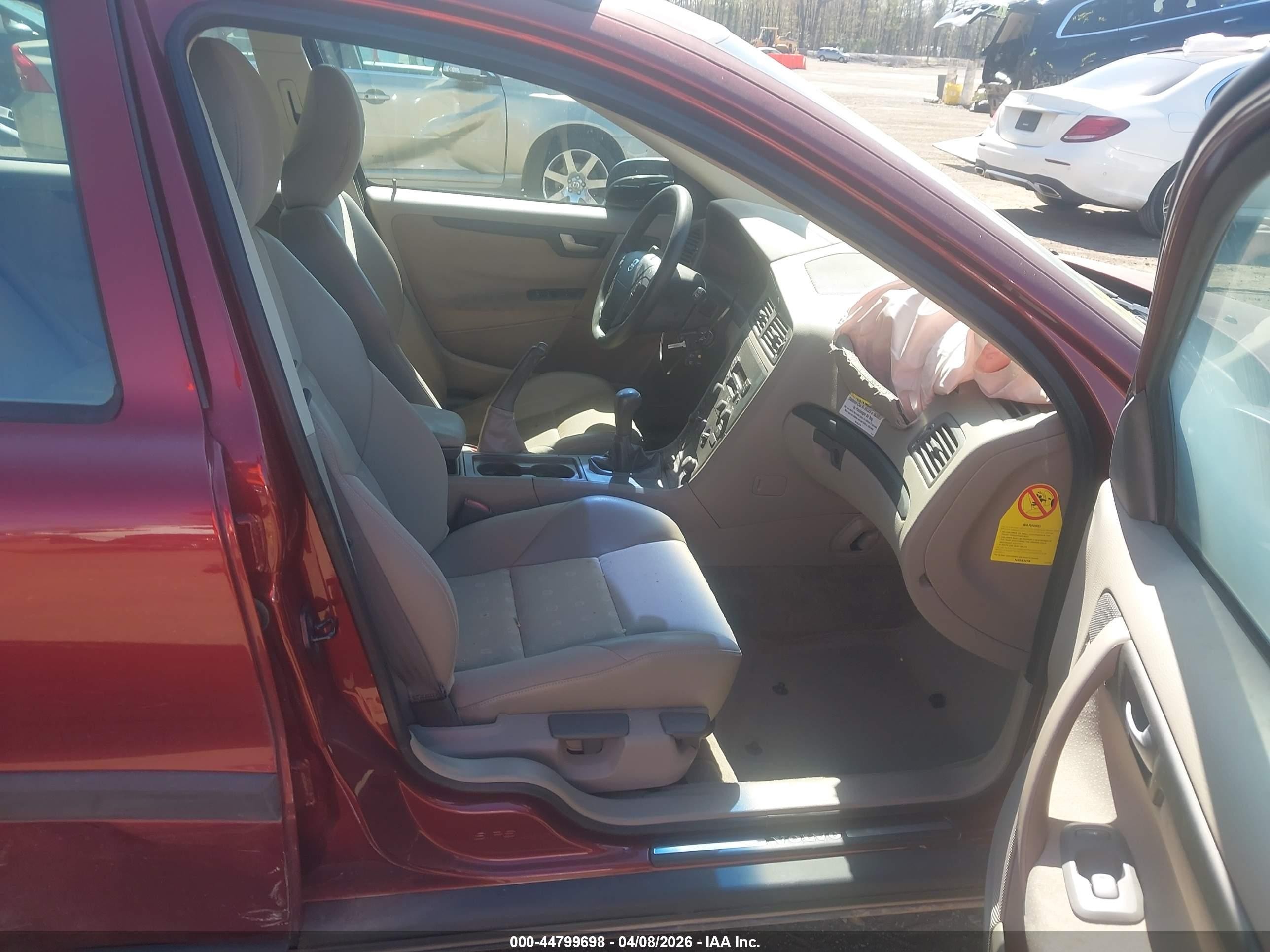 2001 Volvo V70 2.4 Red vin: YV1SW61RX11129103