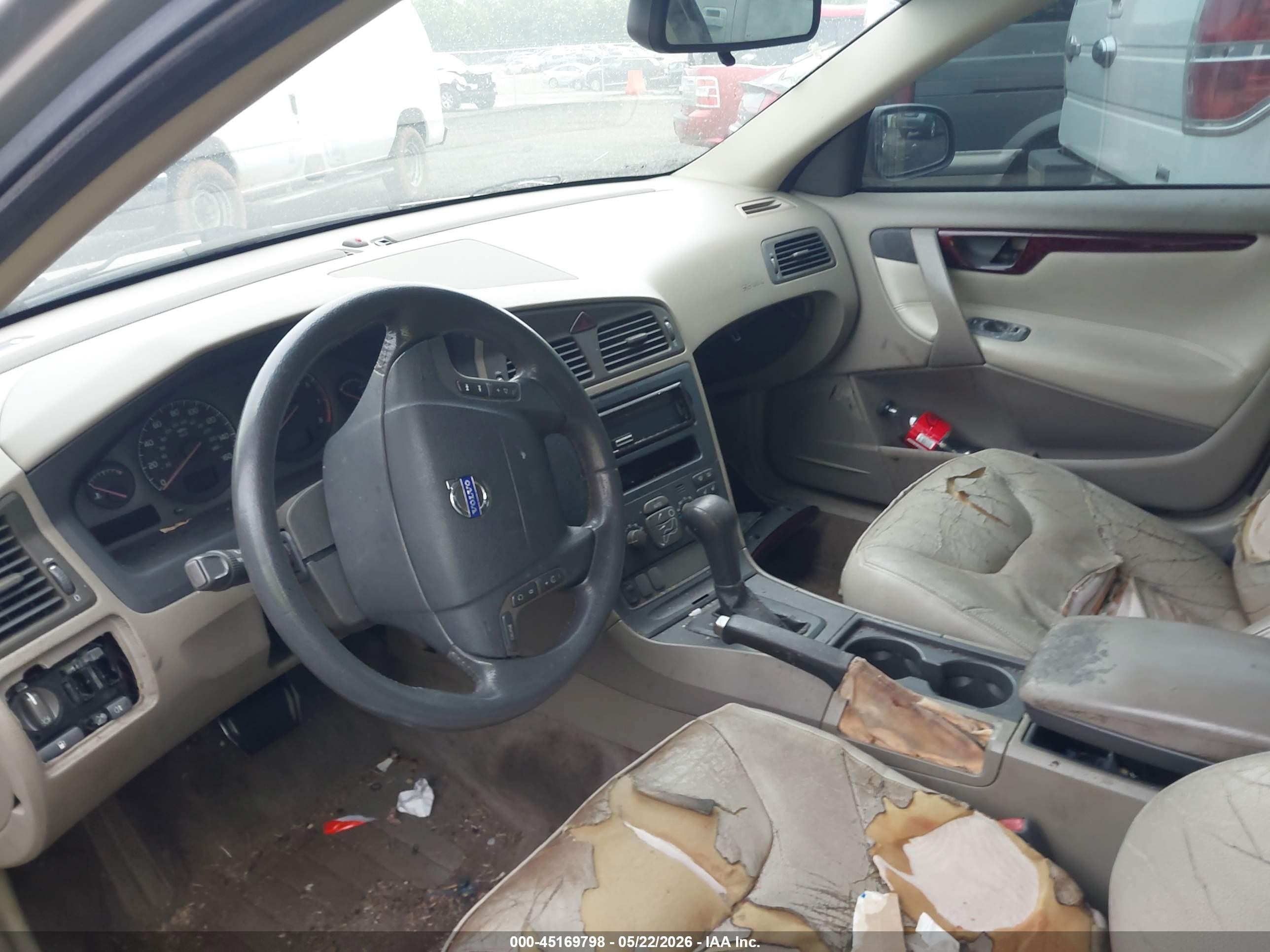 2003 Volvo V70 2.4 Champagne vin: YV1SW61T432327183