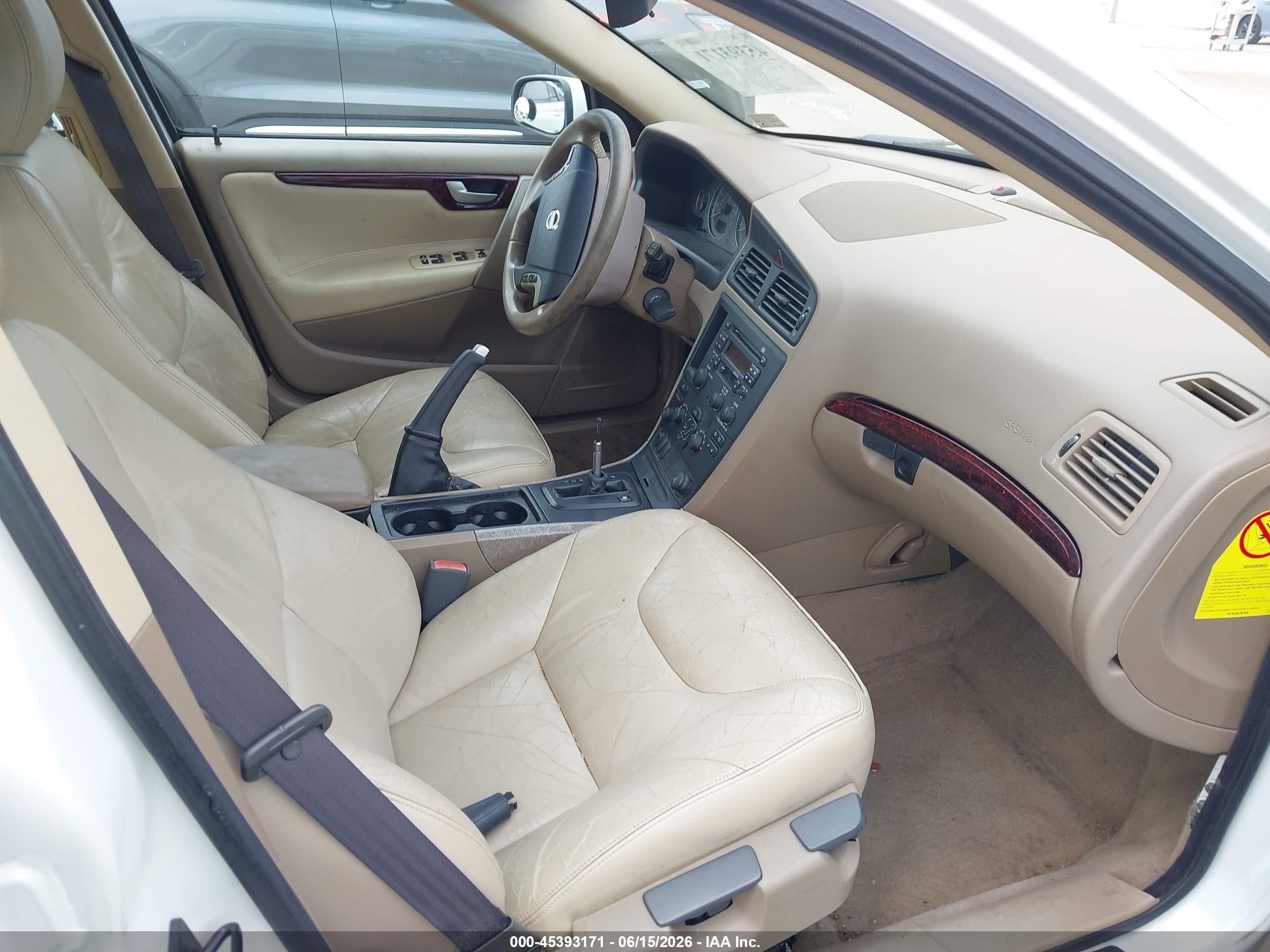2004 Volvo V70 2.4 White vin: YV1SW61T442409674