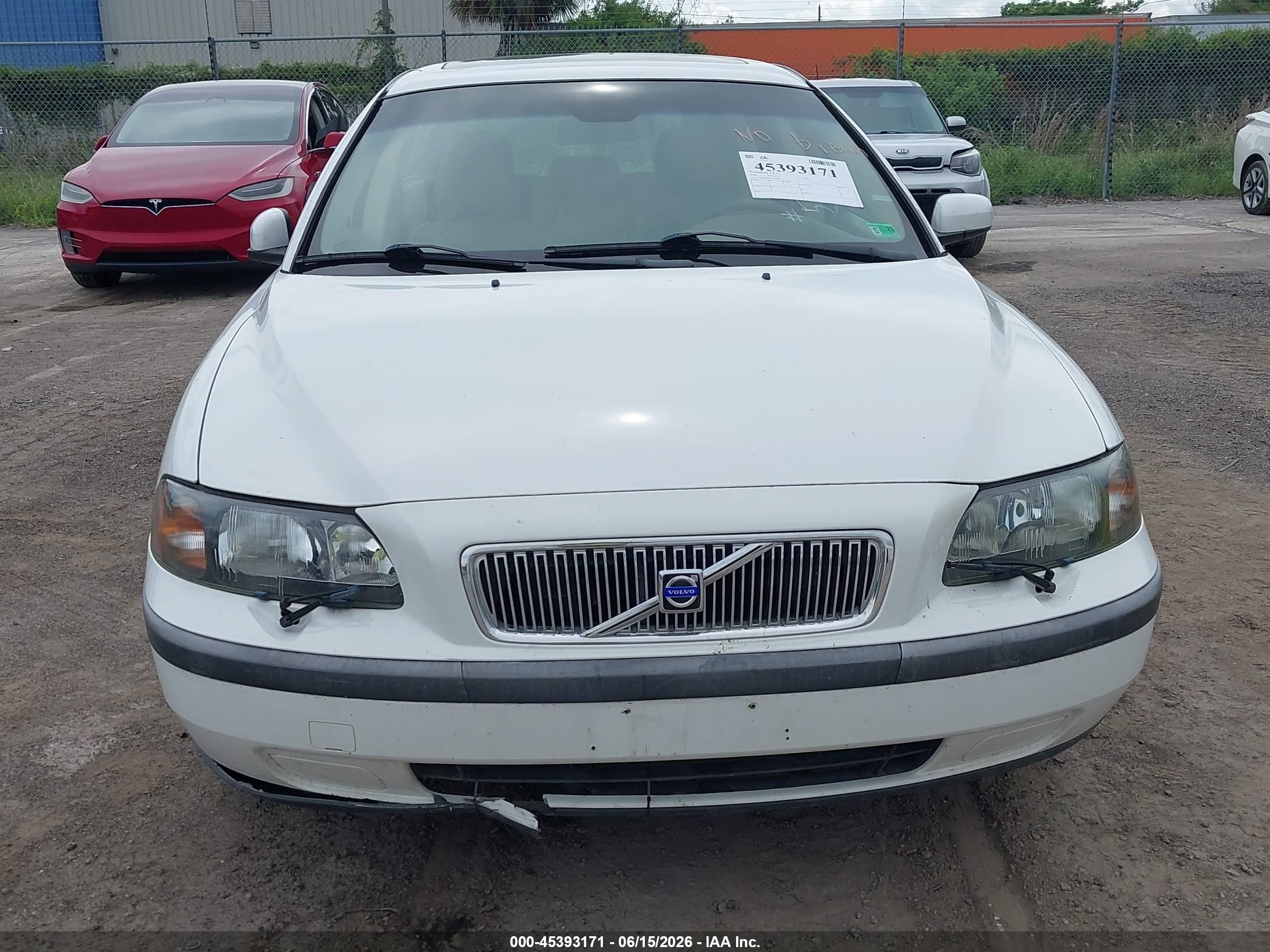 2004 Volvo V70 2.4 White vin: YV1SW61T442409674