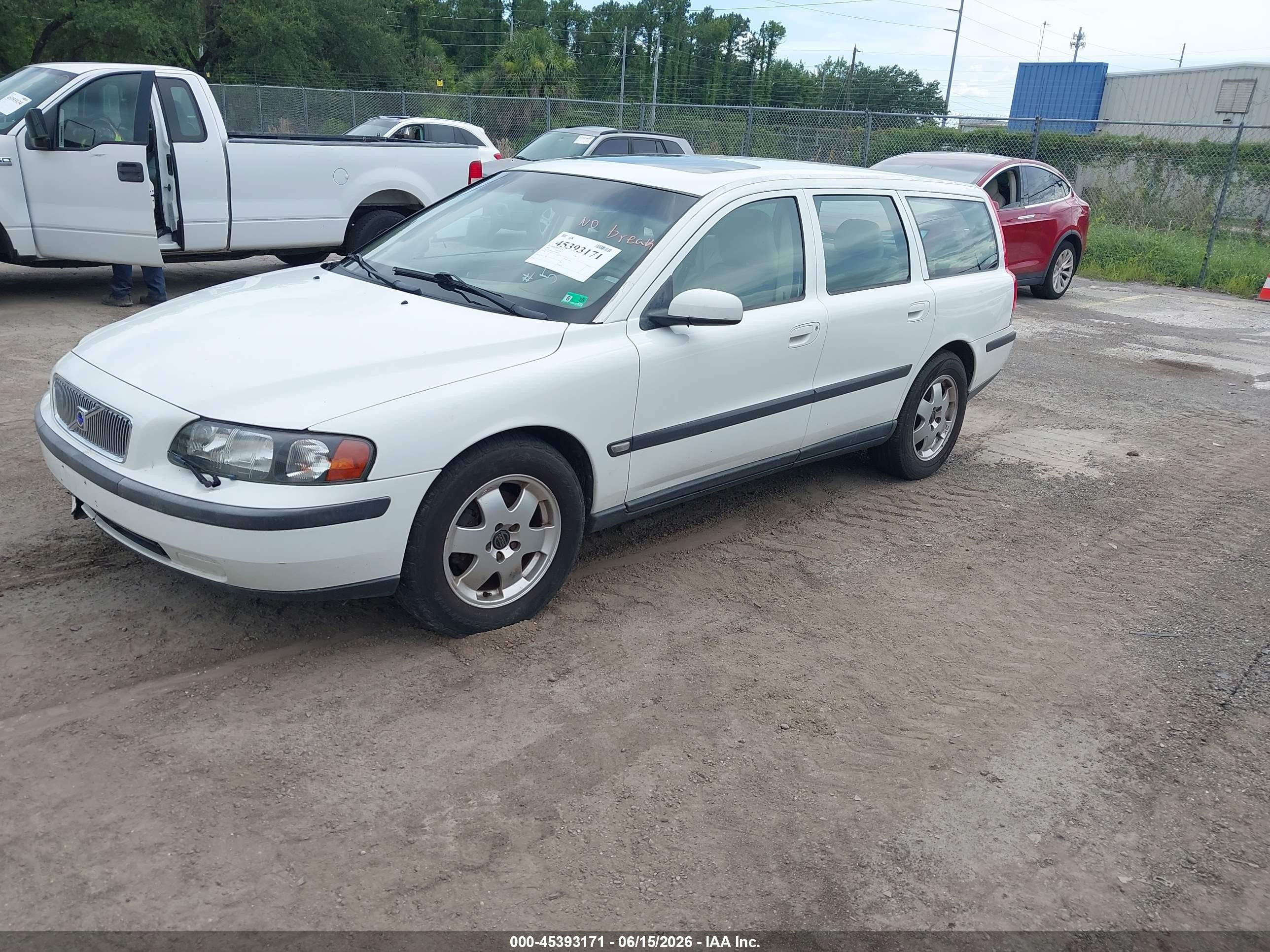 2004 Volvo V70 2.4 White vin: YV1SW61T442409674