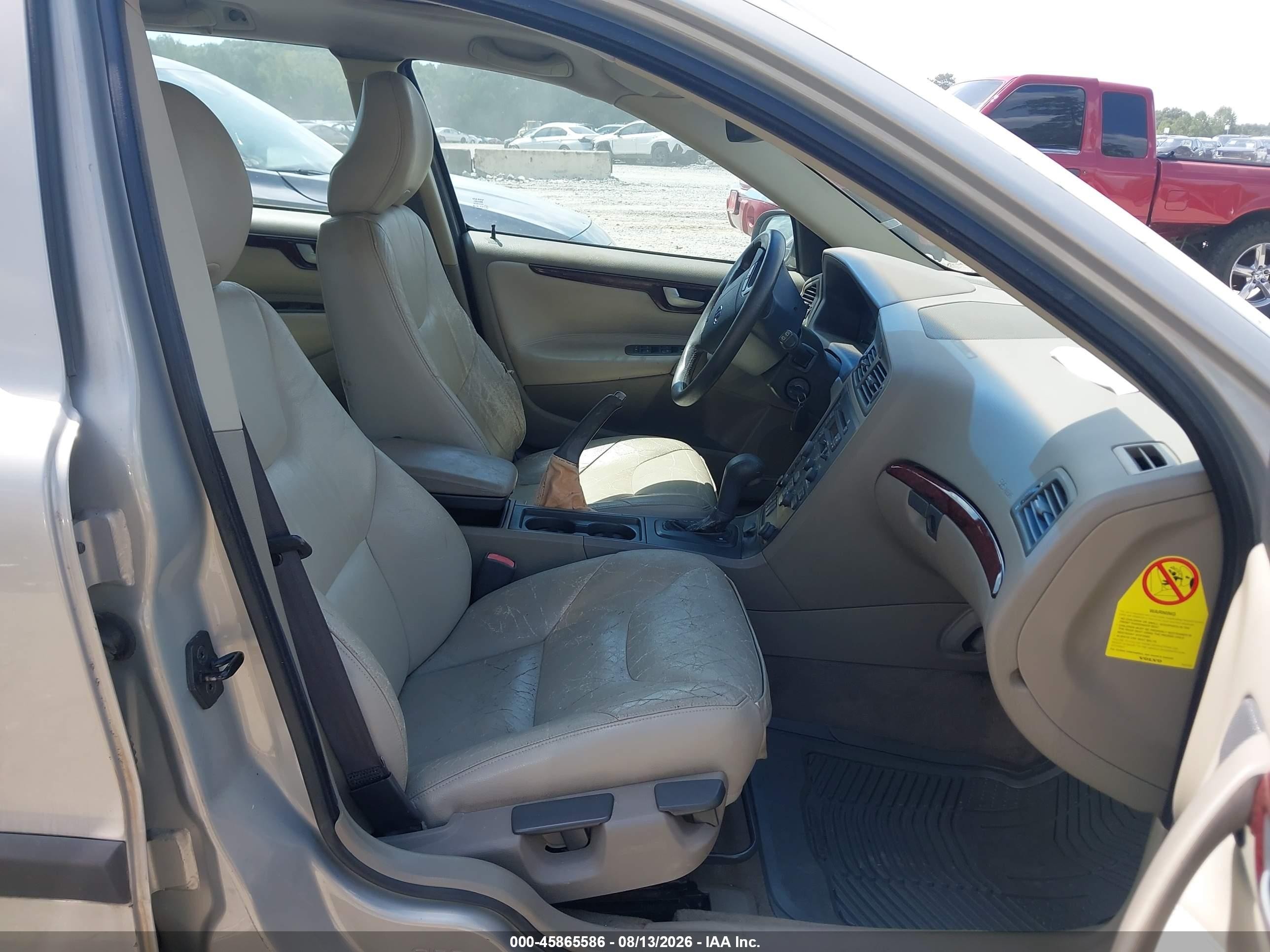 2003 Volvo V70 2.4l Beige vin: YV1SW61T532331923