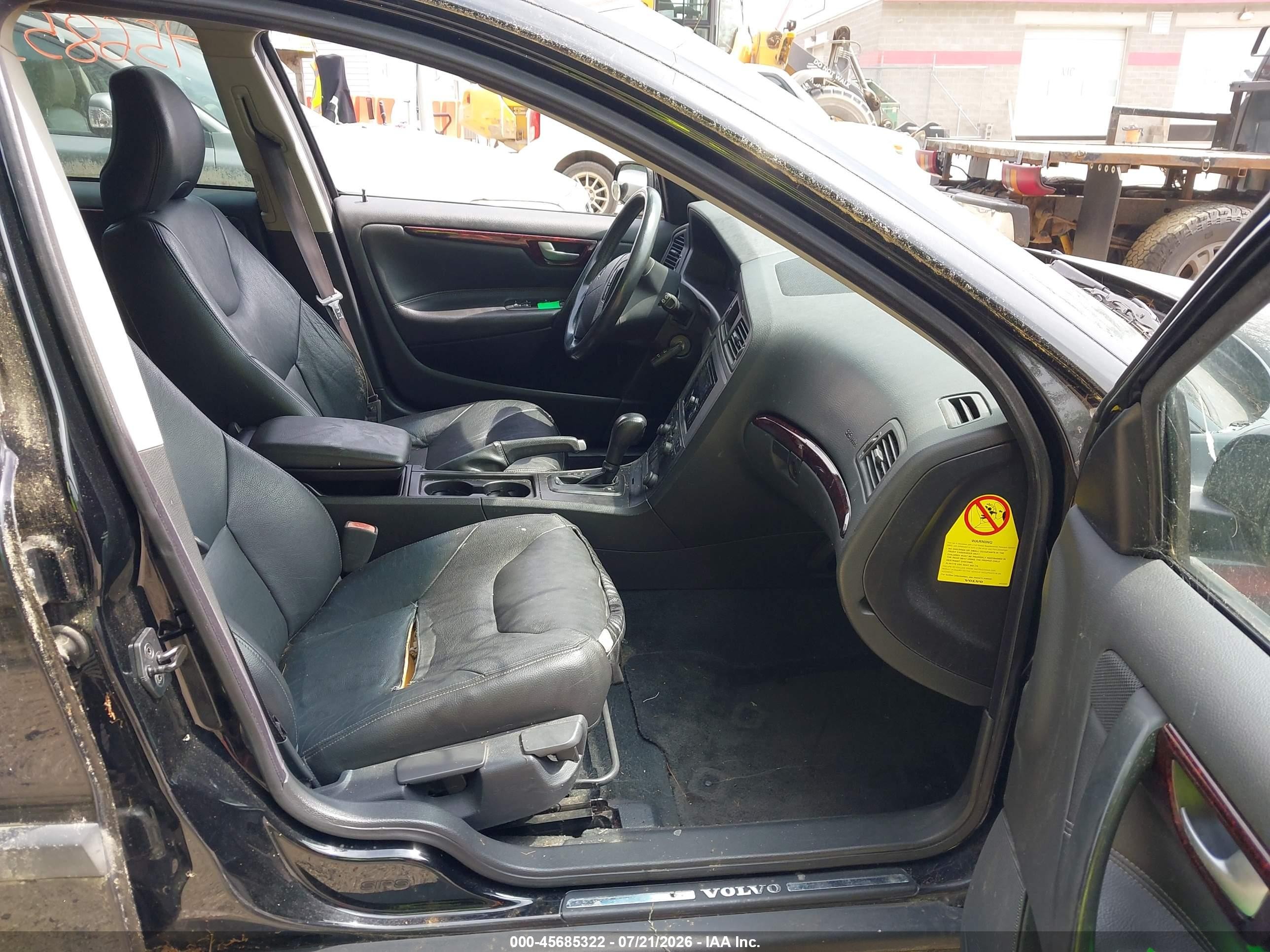 2004 Volvo V70 2.4 Black vin: YV1SW61T542371677