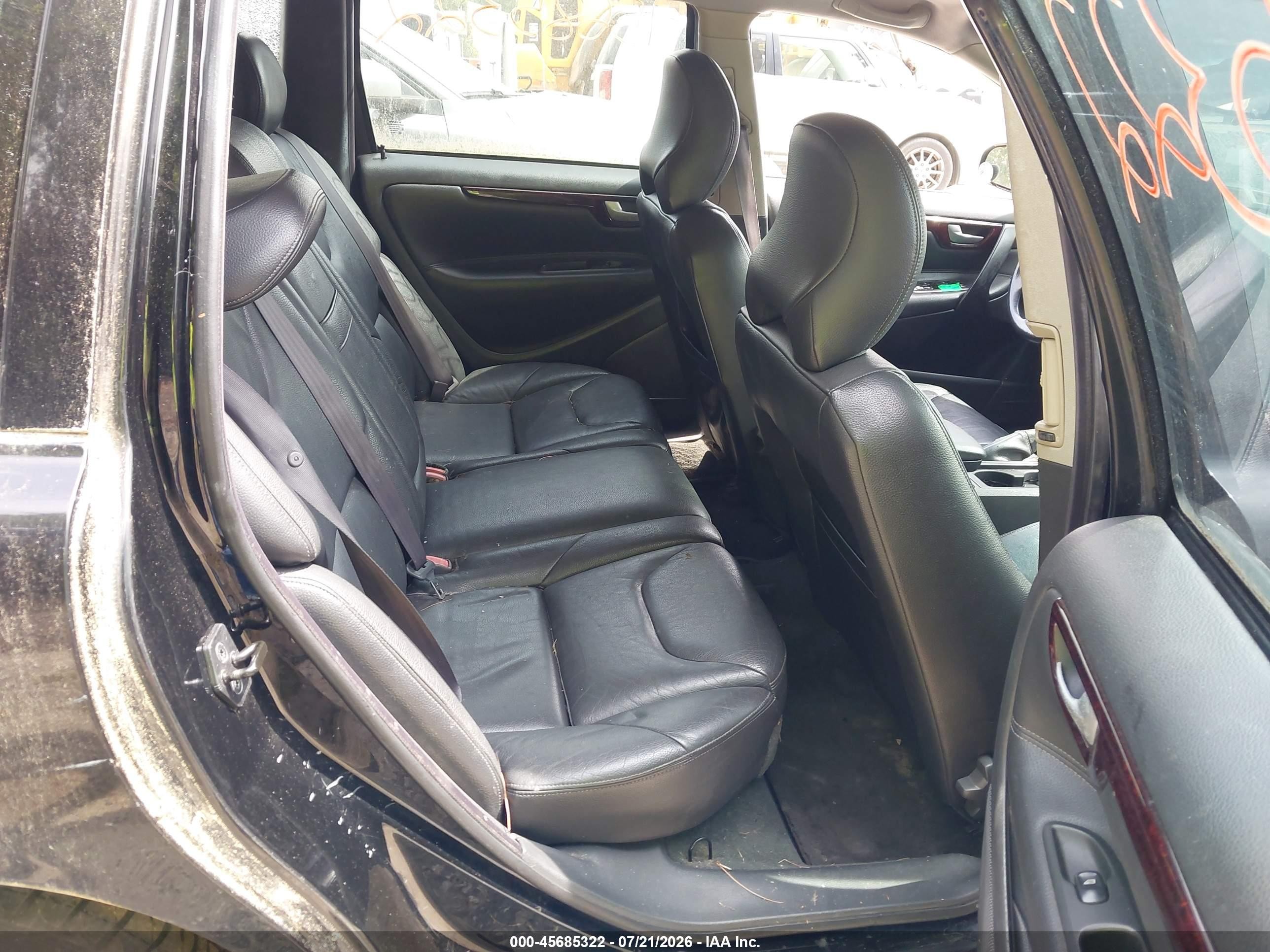 2004 Volvo V70 2.4 Black vin: YV1SW61T542371677