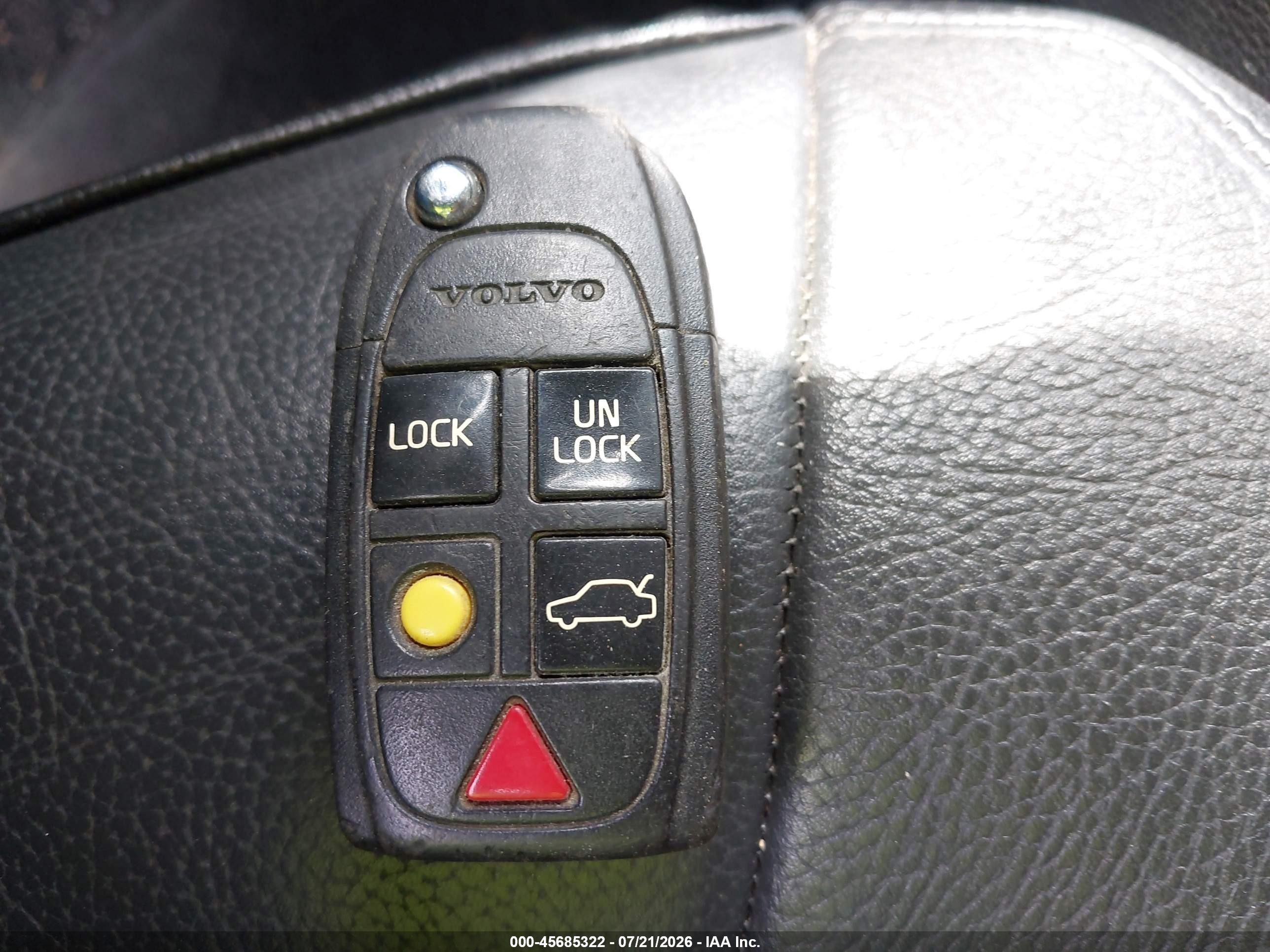 2004 Volvo V70 2.4 Black vin: YV1SW61T542371677