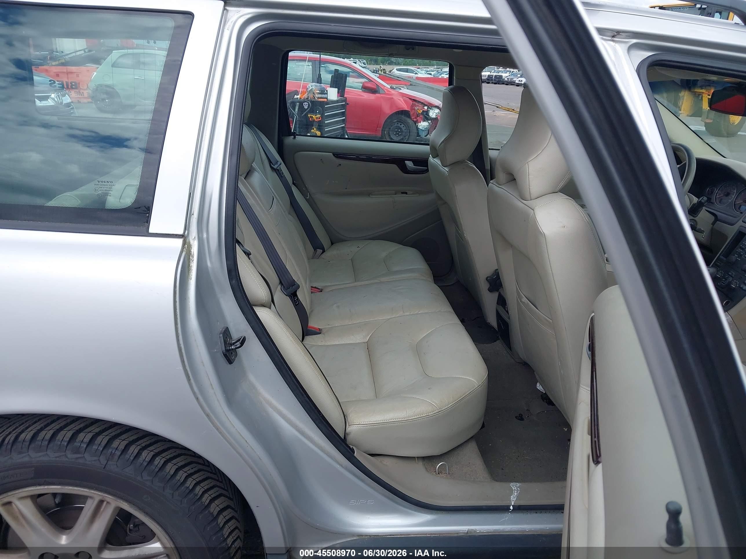 2004 Volvo V70 2.4 Серебряный vin: YV1SW61T542406234