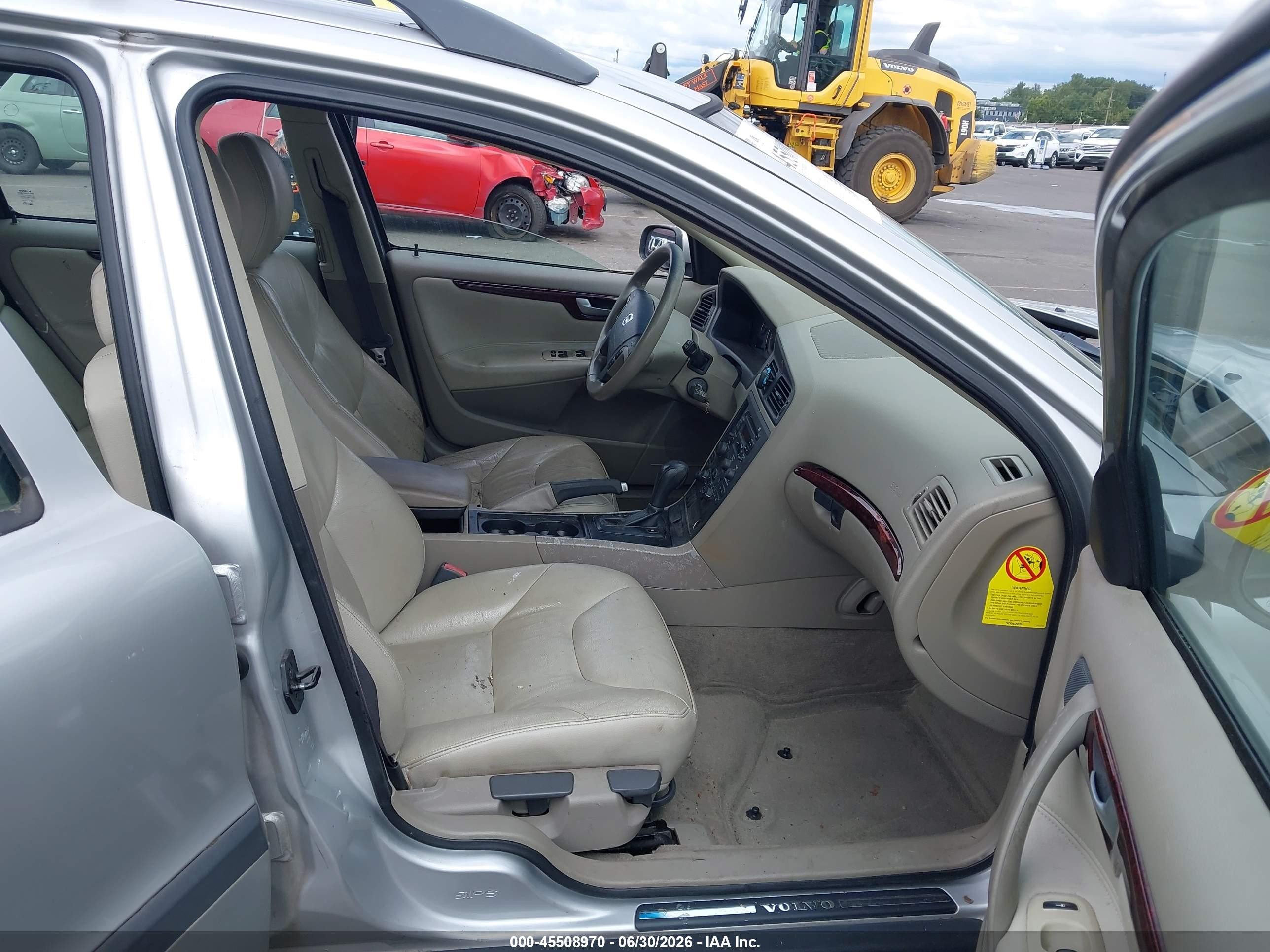 2004 Volvo V70 2.4 Серебряный vin: YV1SW61T542406234