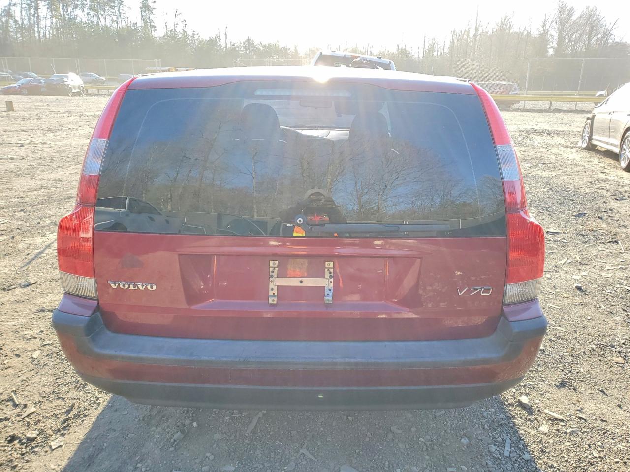 2004 Volvo V70 Burgundy vin: YV1SW61T642426752