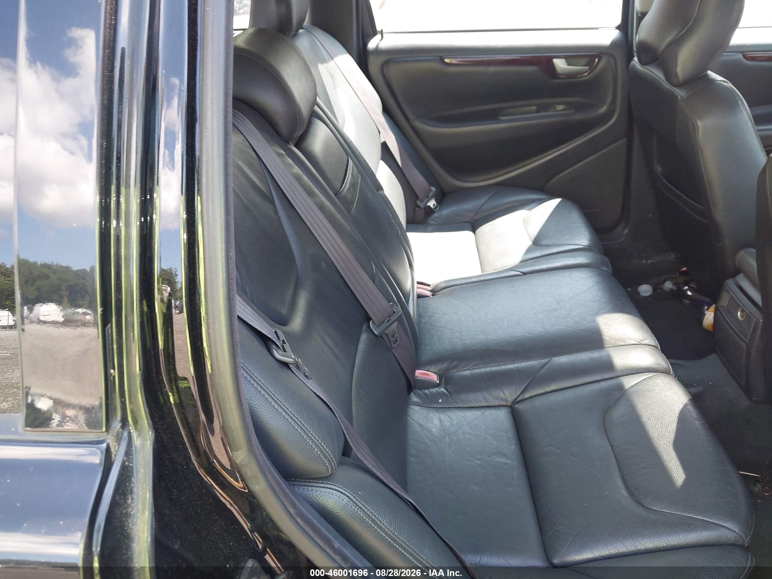 2003 Volvo V70 2.4 Black vin: YV1SW61T732324374