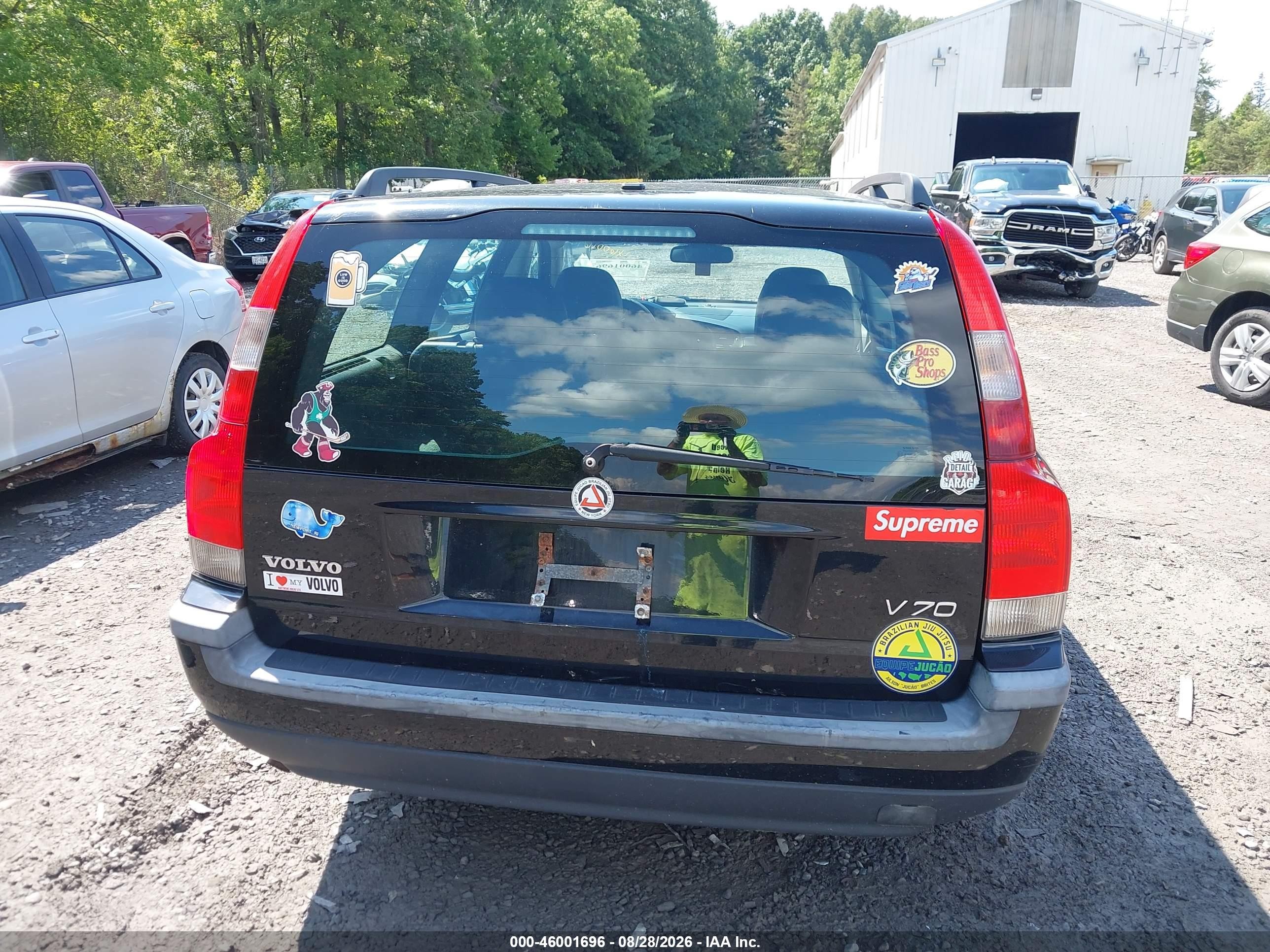 2003 Volvo V70 2.4 Black vin: YV1SW61T732324374