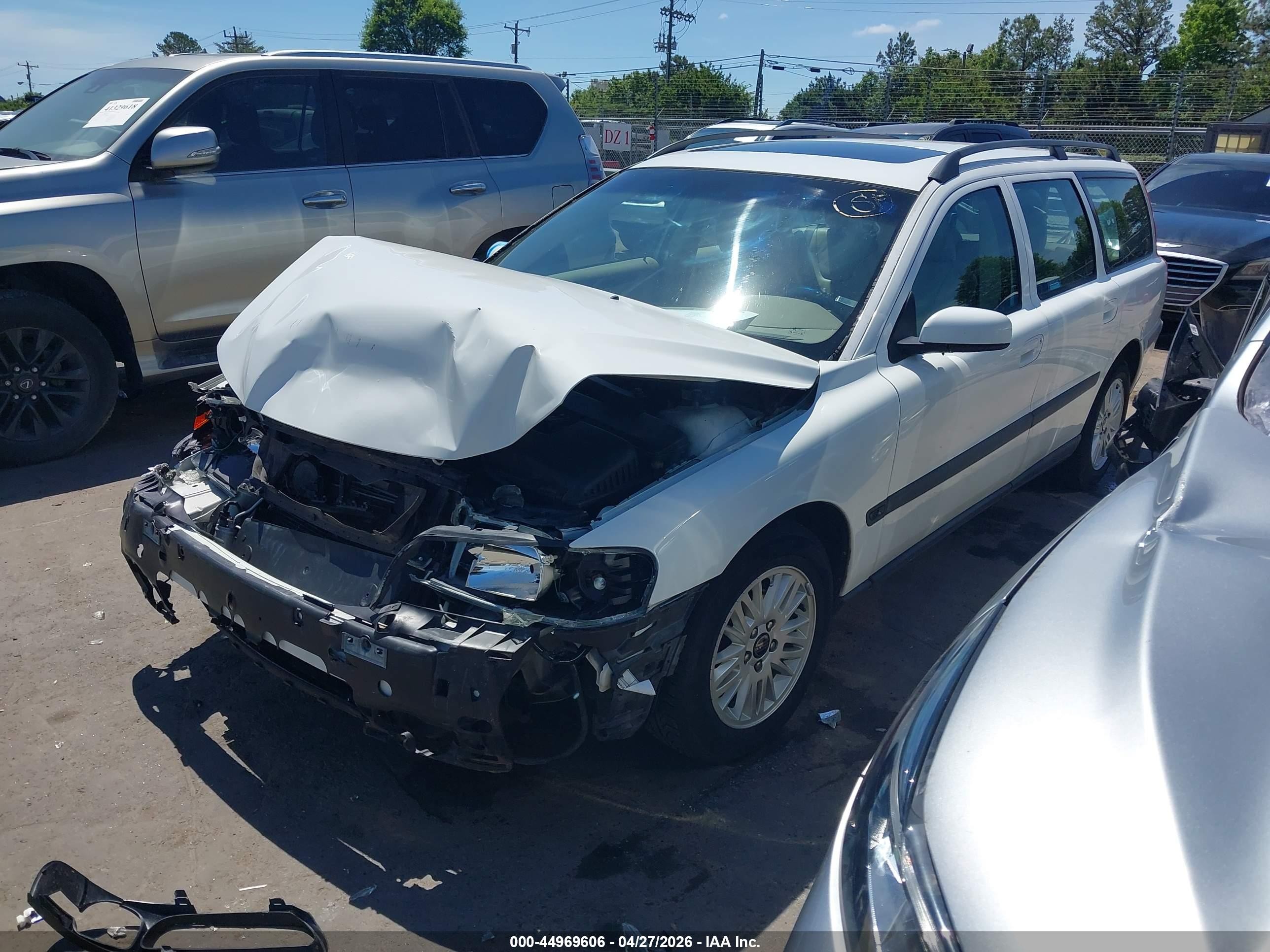 2004 Volvo V70 2.4 White vin: YV1SW61T742379408