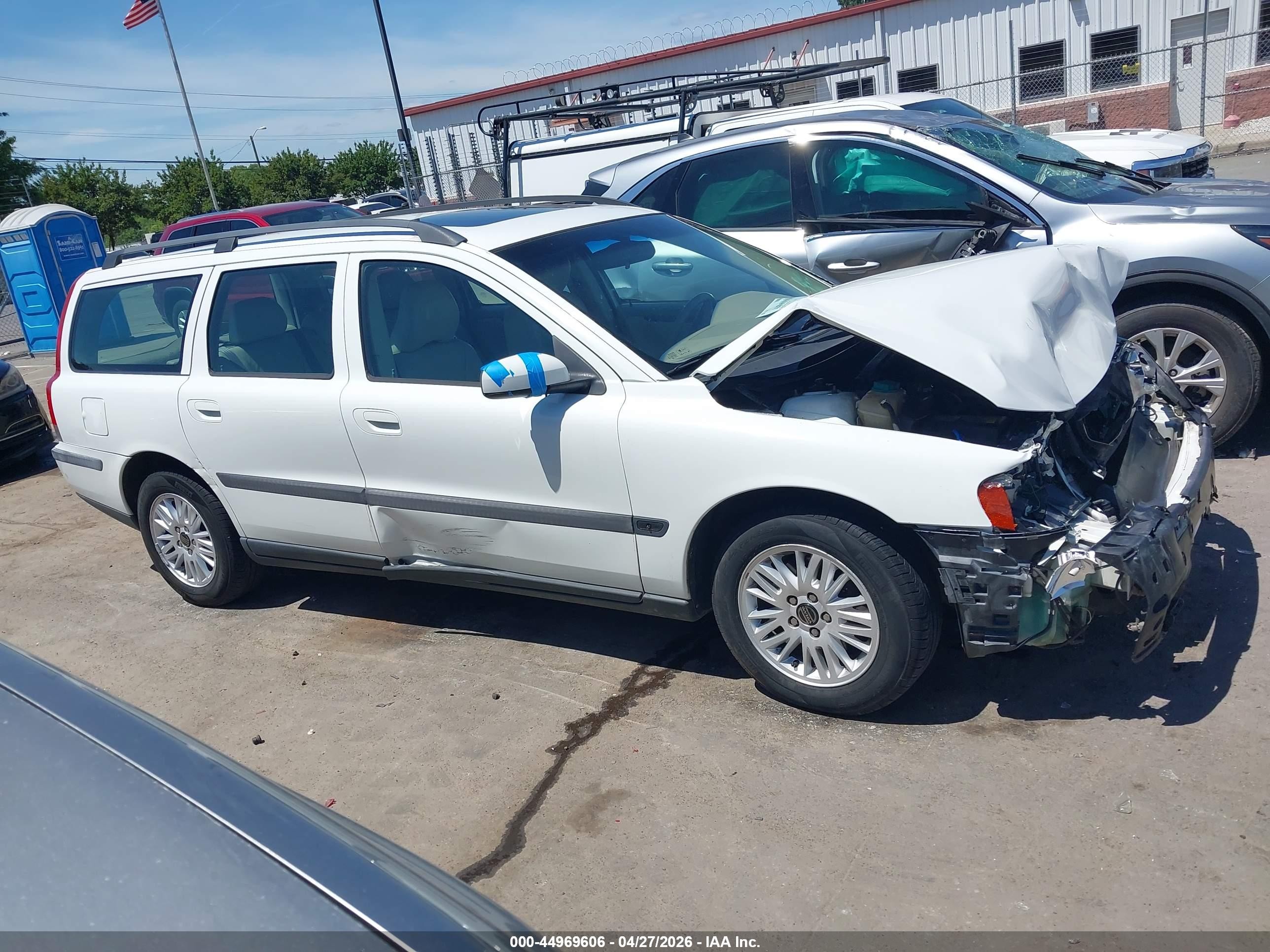 2004 Volvo V70 2.4 White vin: YV1SW61T742379408