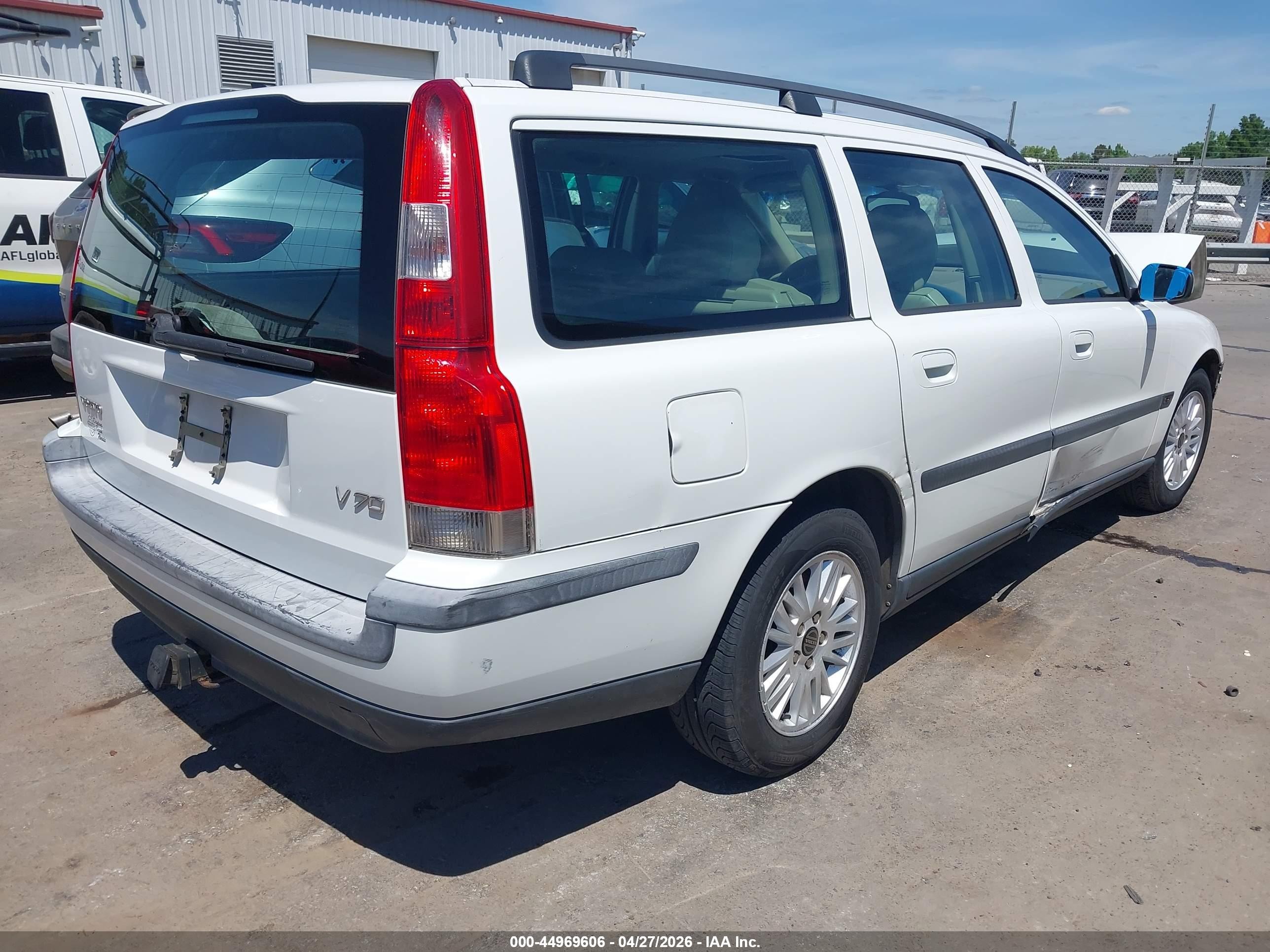 2004 Volvo V70 2.4 White vin: YV1SW61T742379408