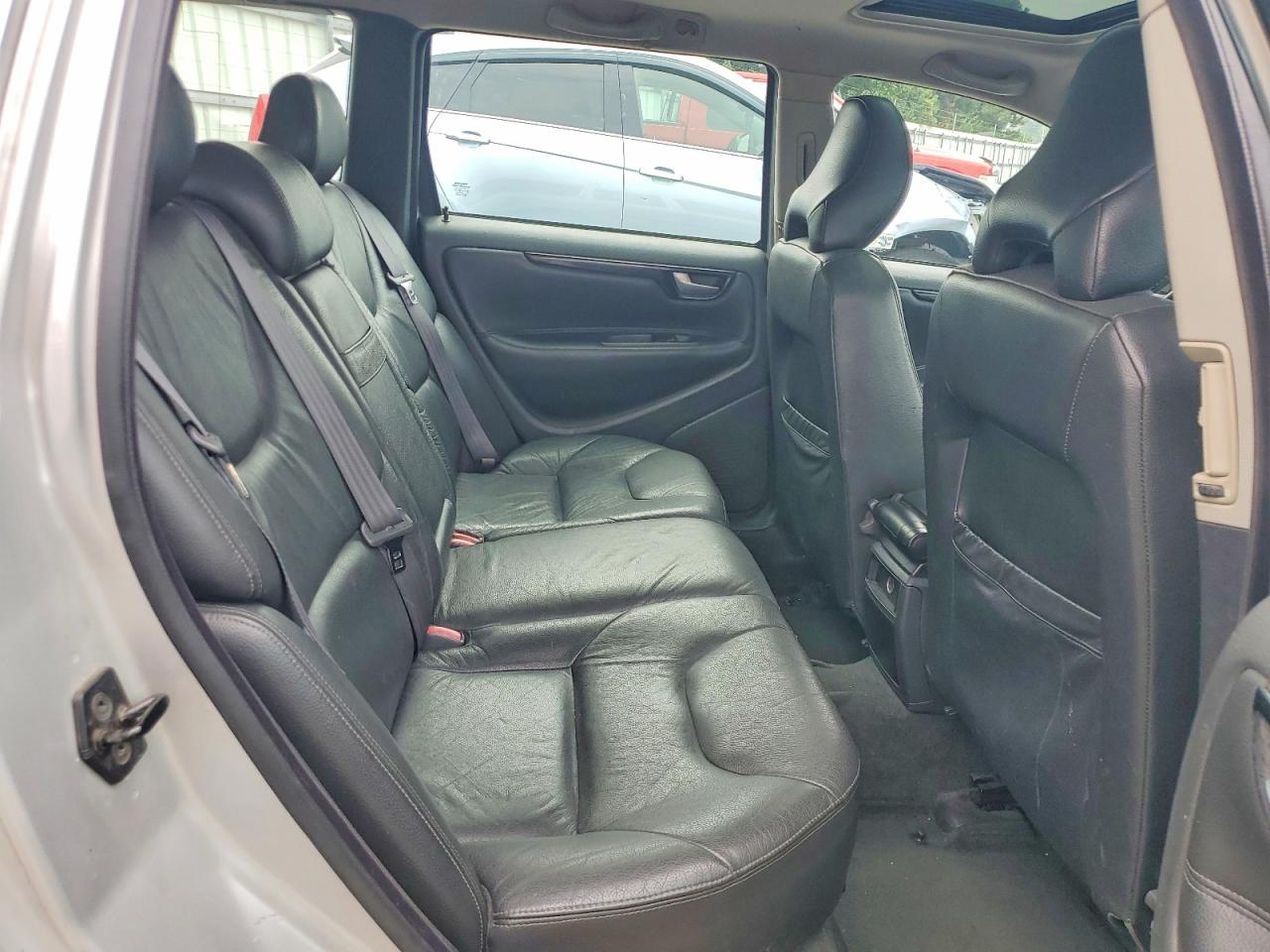 2004 Volvo V70 Silver vin: YV1SW61T742399884