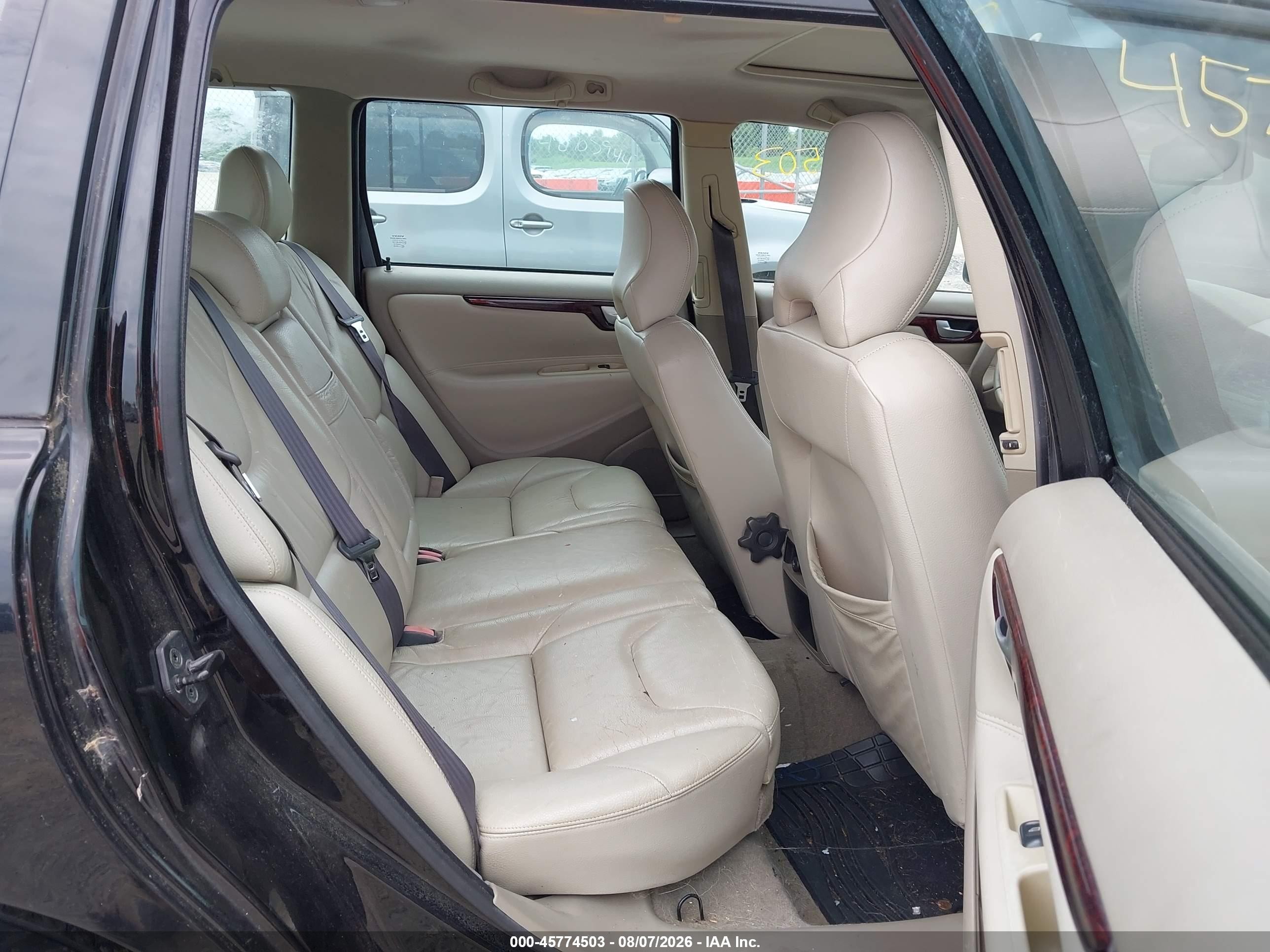 2004 Volvo V70 2.4 Black vin: YV1SW61T742406493