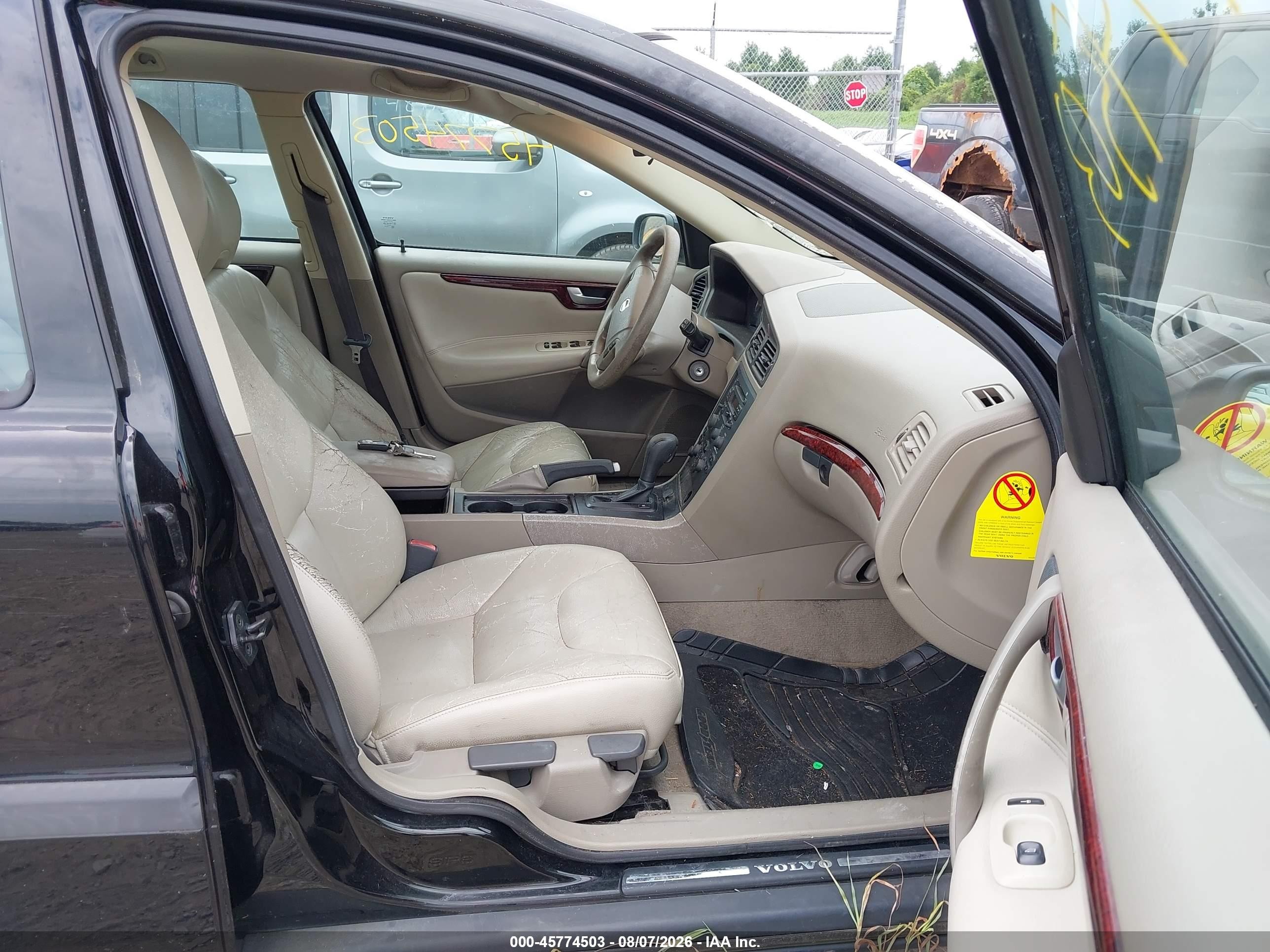 2004 Volvo V70 2.4 Black vin: YV1SW61T742406493