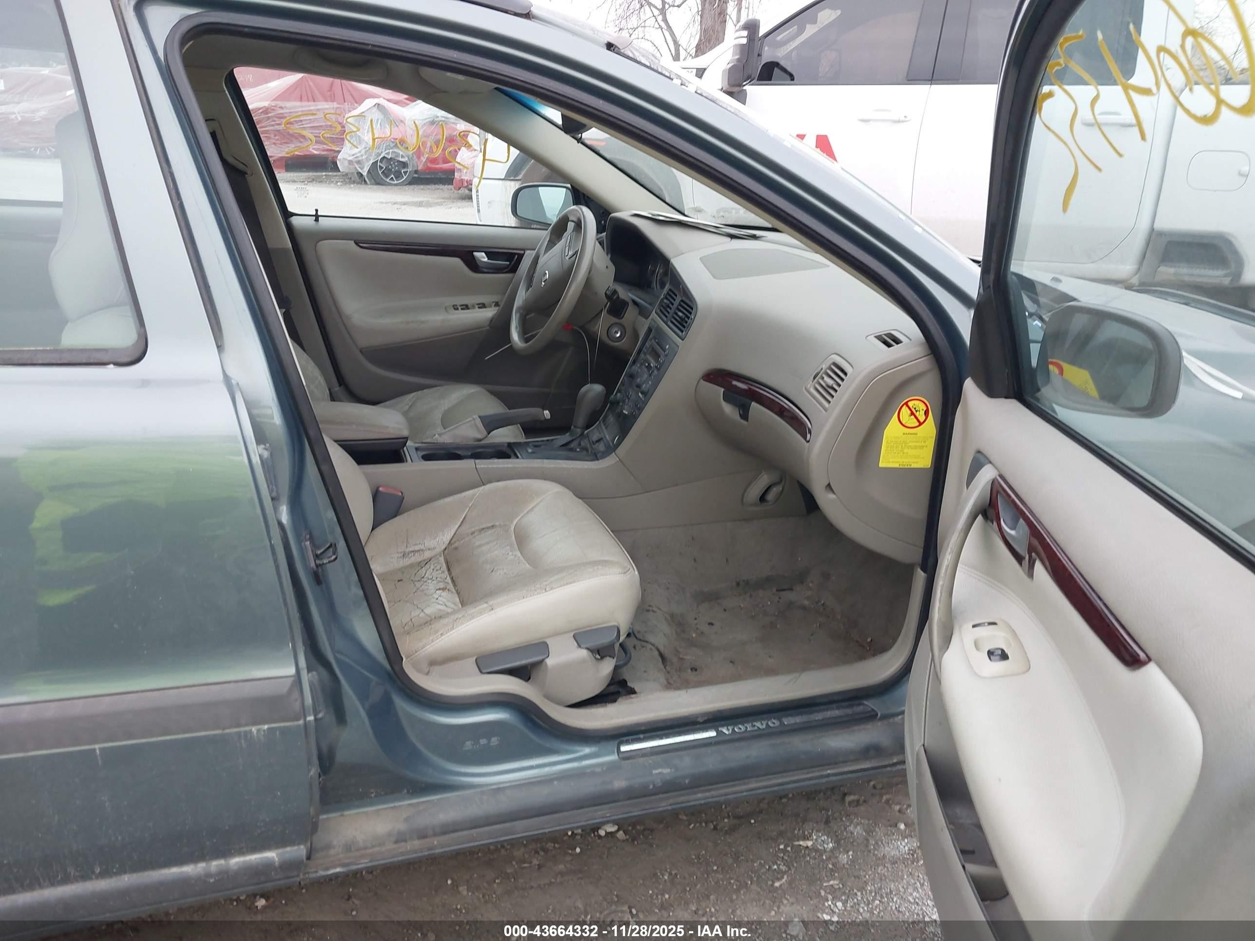 2004 Volvo V70 2.4 Teal vin: YV1SW61T842419883