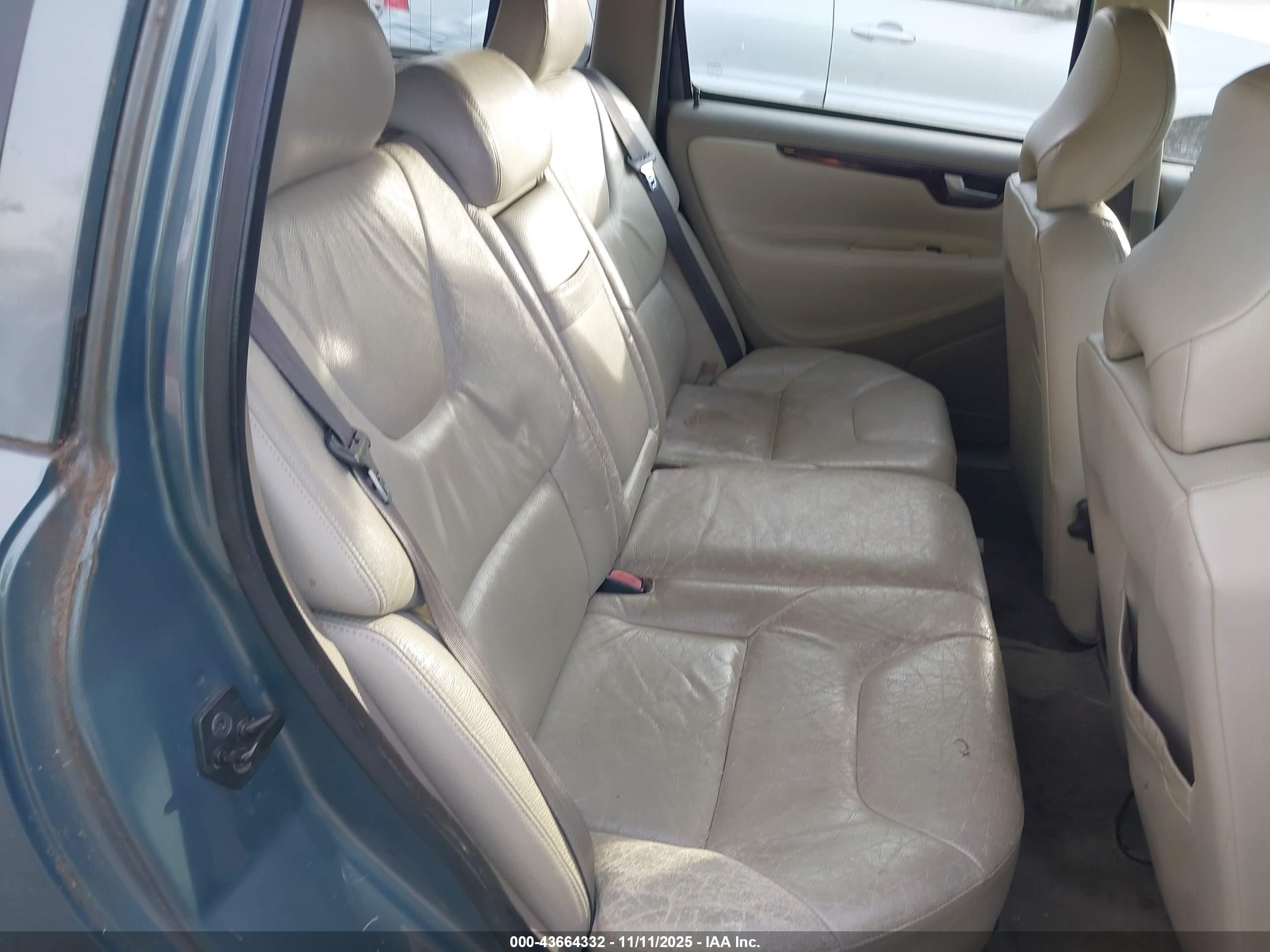 2004 Volvo V70 2.4 Teal vin: YV1SW61T842419883