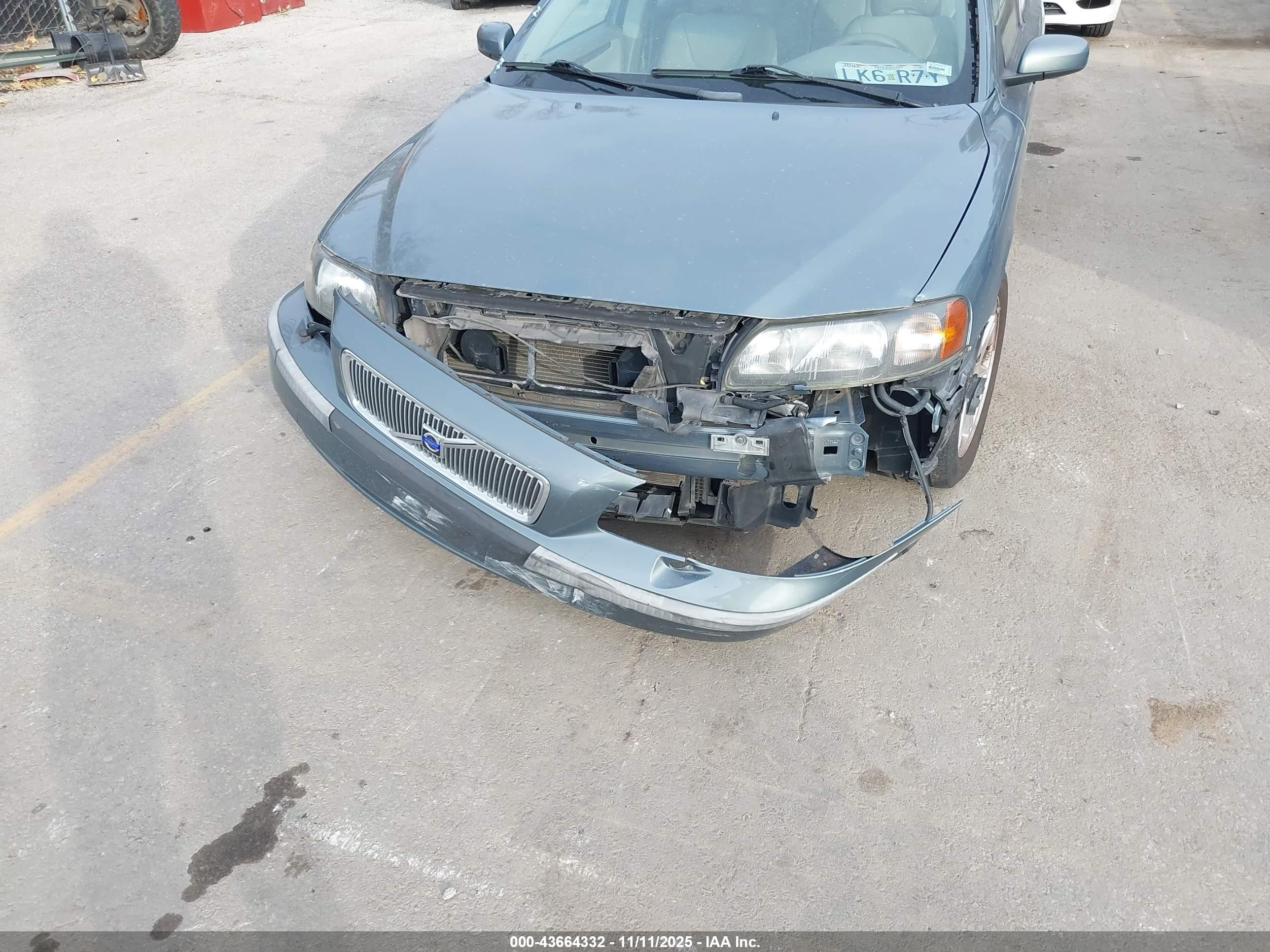 2004 Volvo V70 2.4 Teal vin: YV1SW61T842419883