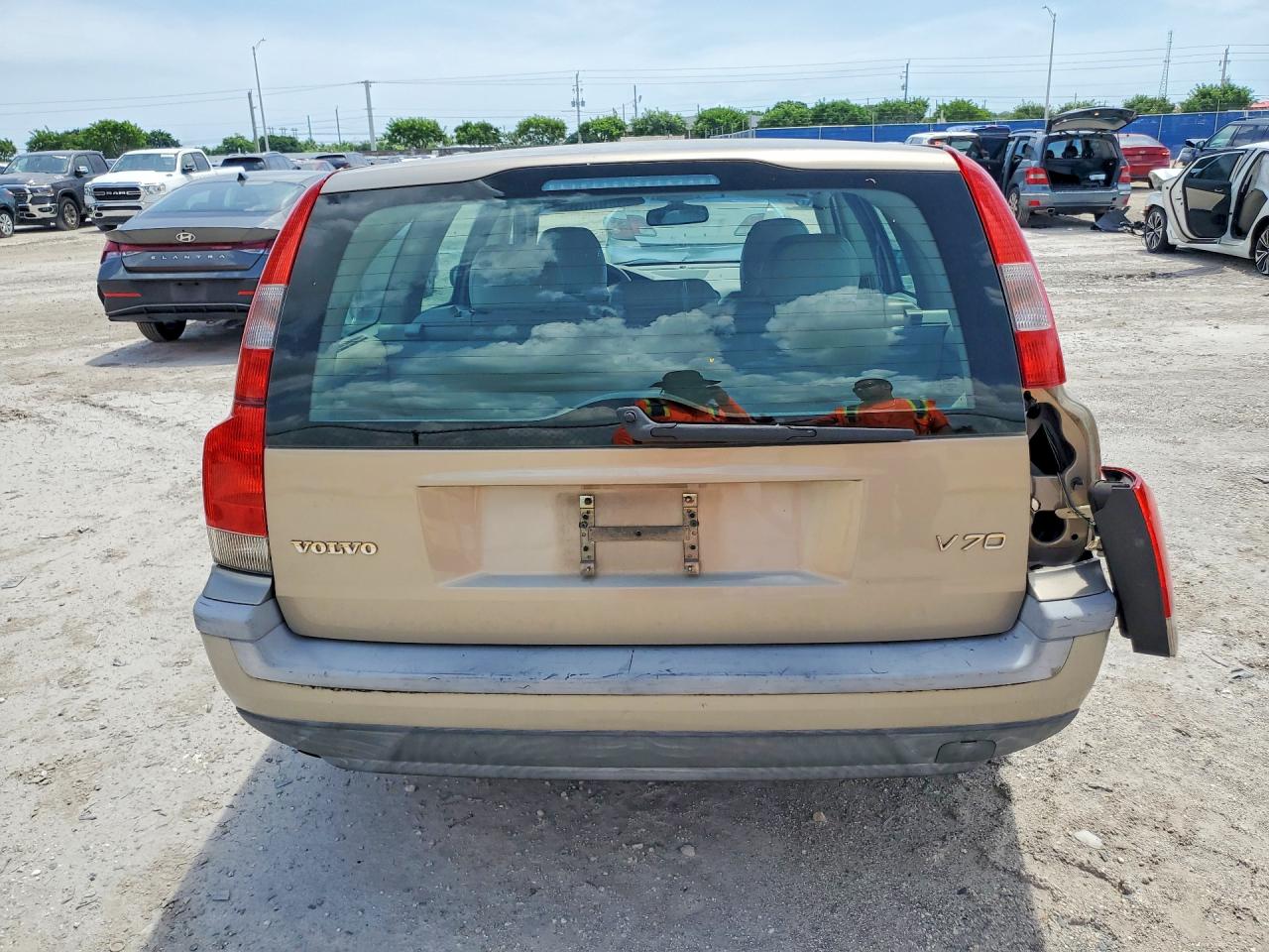 2004 Volvo V70 Бежевый vin: YV1SW61TX42383288