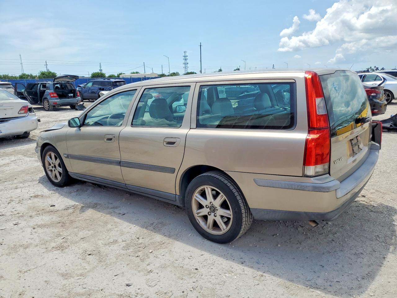 2004 Volvo V70 Бежевый vin: YV1SW61TX42383288