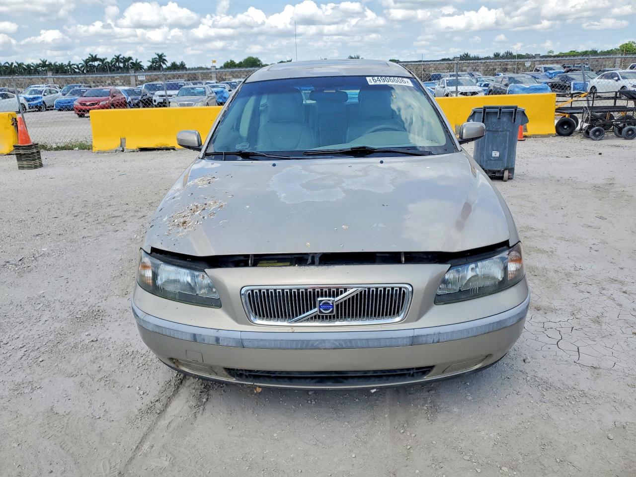 2004 Volvo V70 Бежевый vin: YV1SW61TX42383288