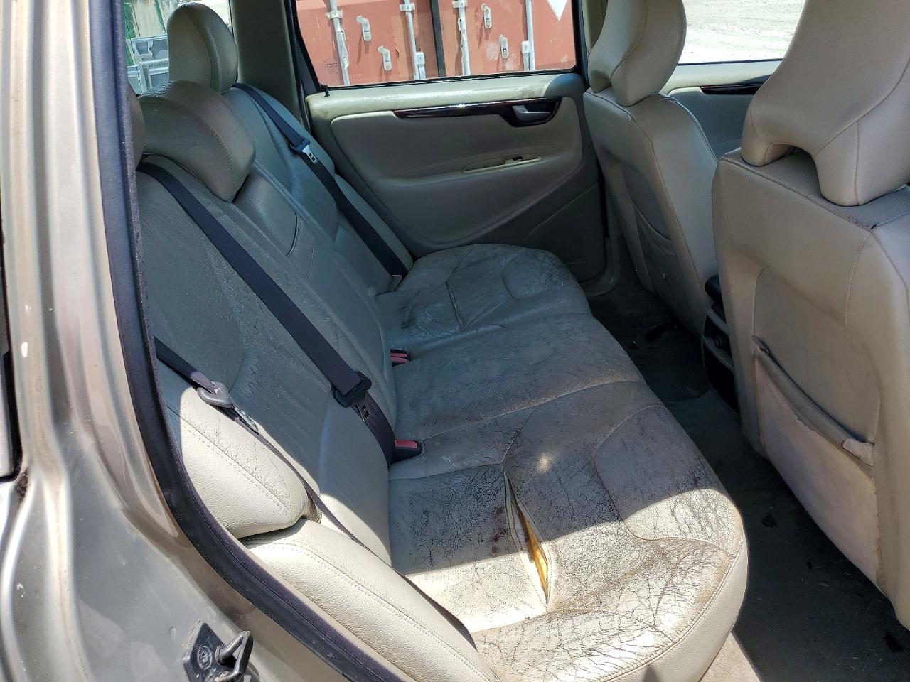 2004 Volvo V70 Бежевый vin: YV1SW61TX42383288