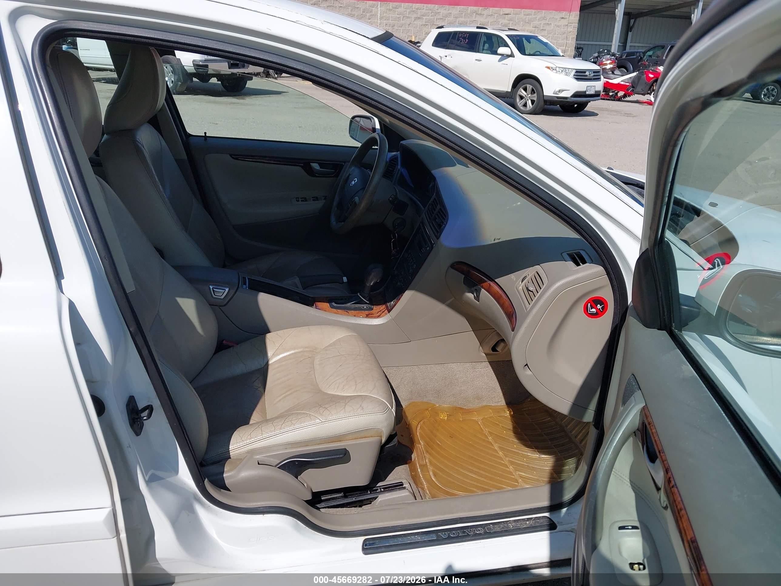 2006 Volvo V70 2.4 White vin: YV1SW640162550271